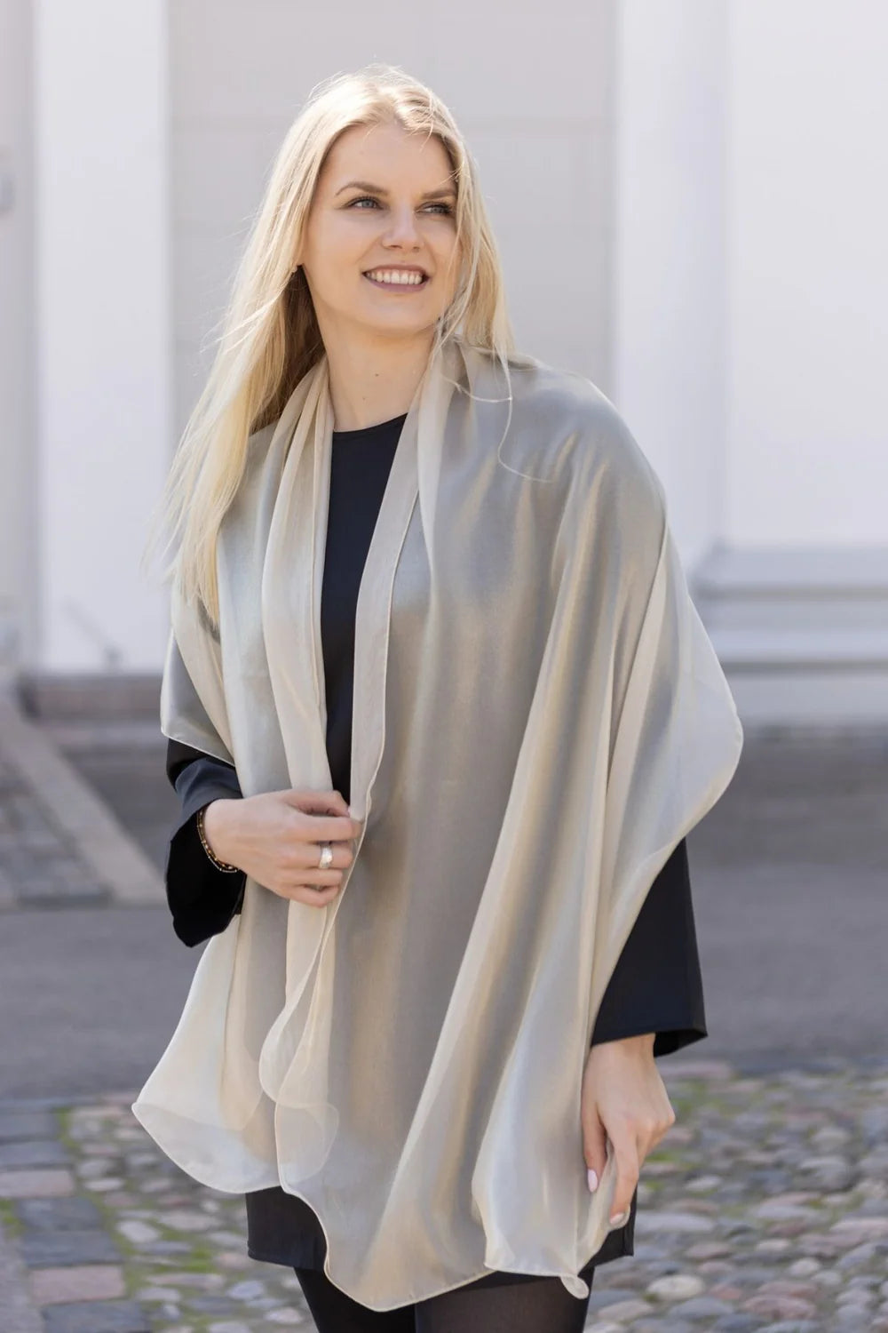 Lasessor juhlahuivi Eleea, vaalea beige