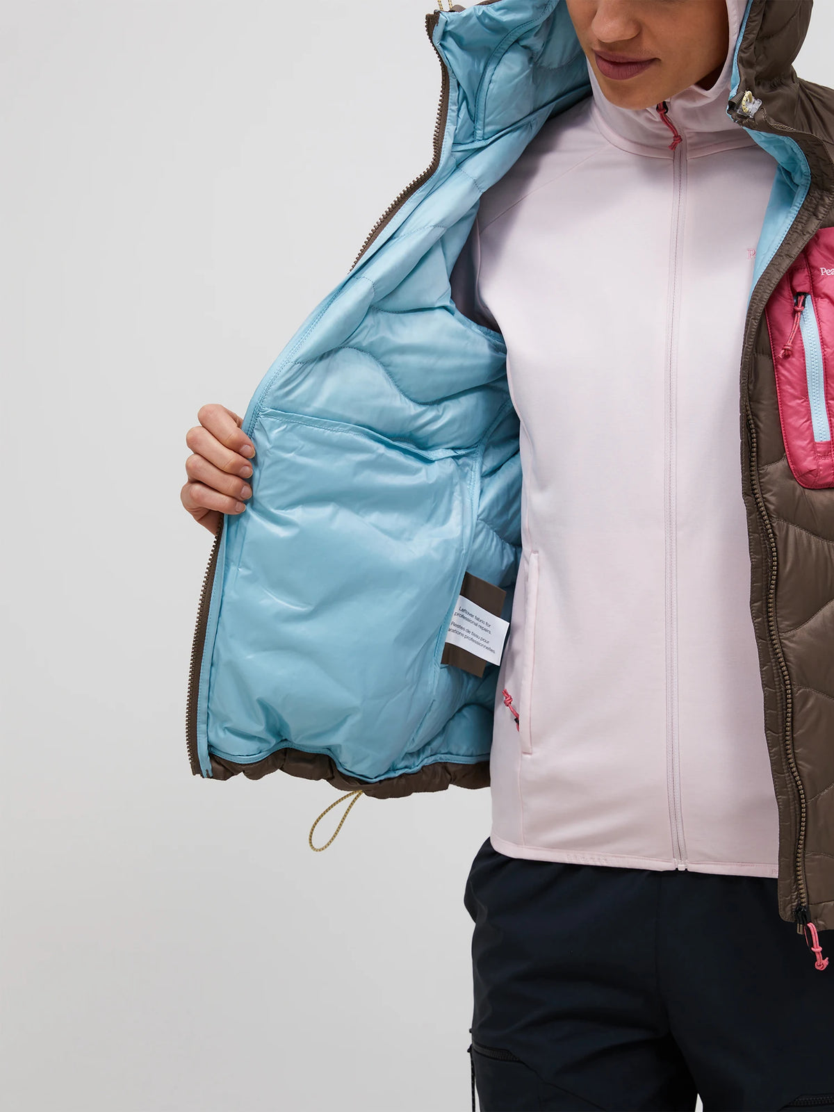 Peak Performance naisten untuvatakki Helium Utility Down Hood Jacket, kaakaonruskea