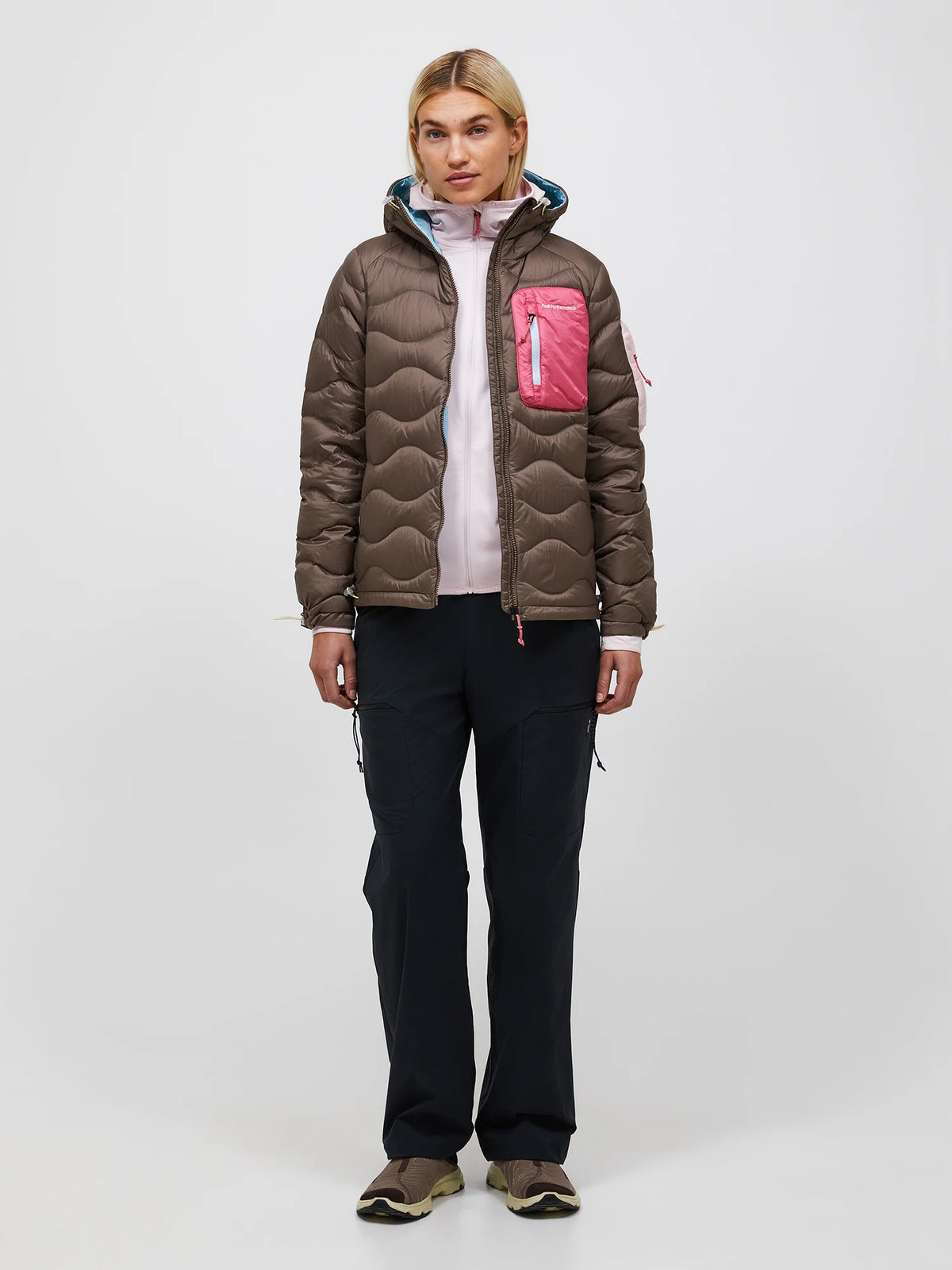Peak Performance naisten untuvatakki Helium Utility Down Hood Jacket, kaakaonruskea