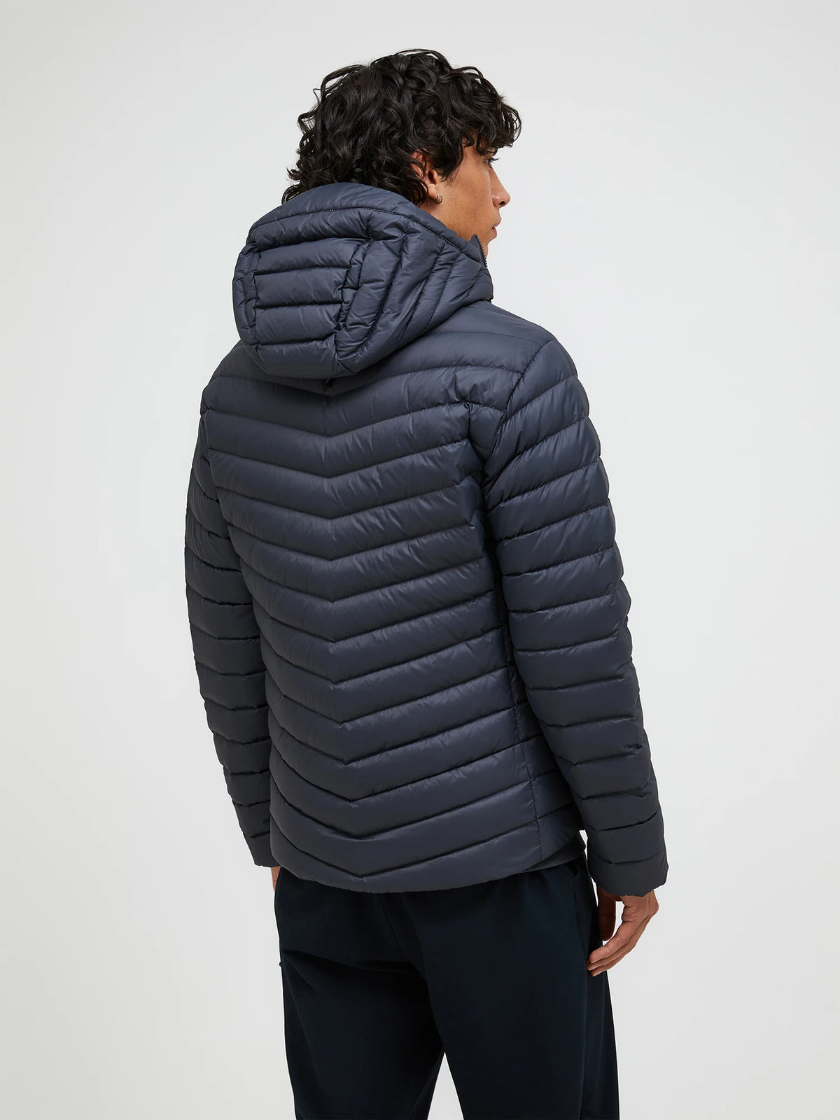 Peak Performance miesten untuvatakki Frost Hood Jacket, tummanharmaa