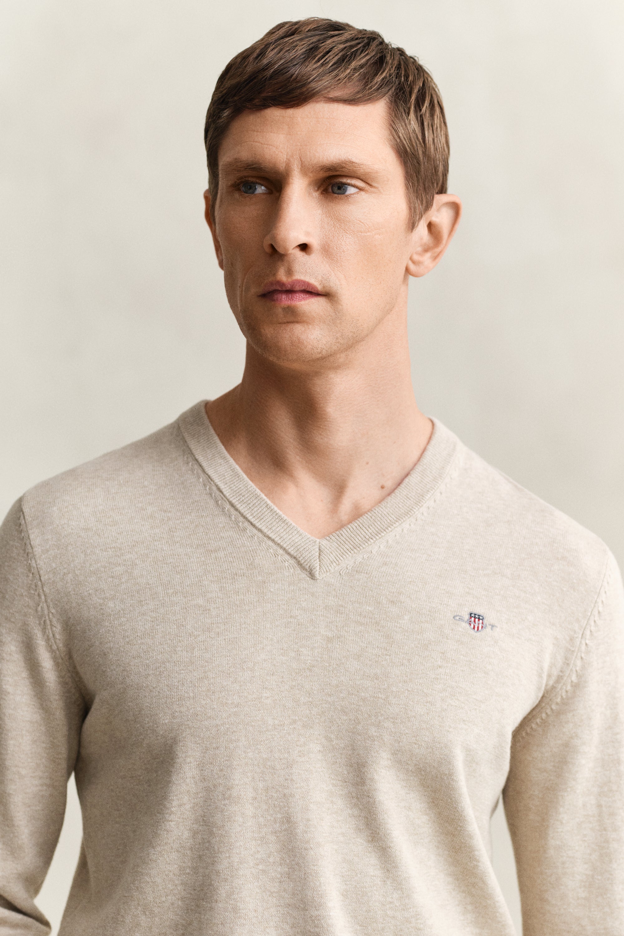 Gant miesten neulepusero Classic Cotton V-Neck, beige