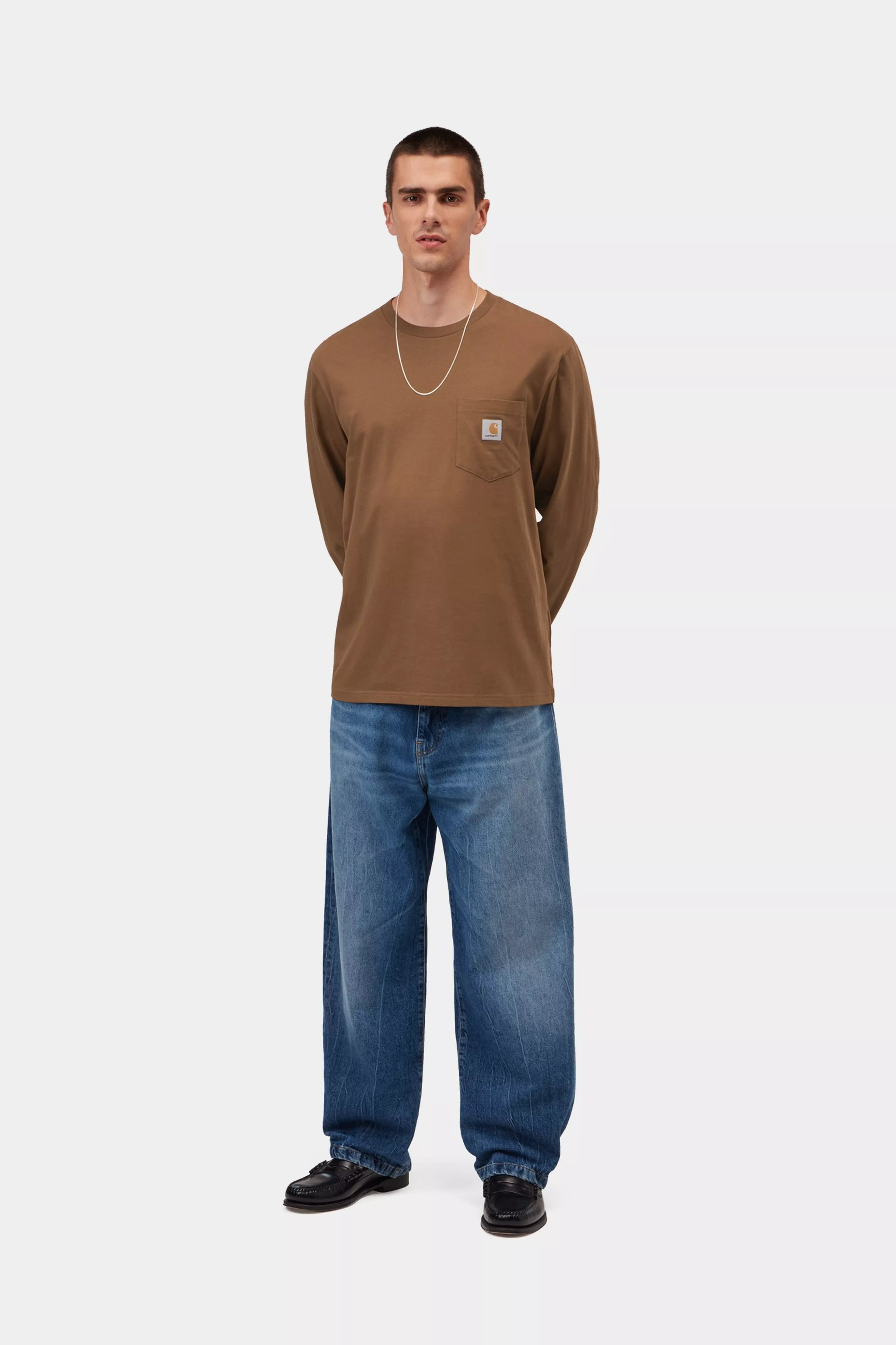 Carhartt miesten pitkähihainen paita Pocket T-Shirt, konjakinruskea