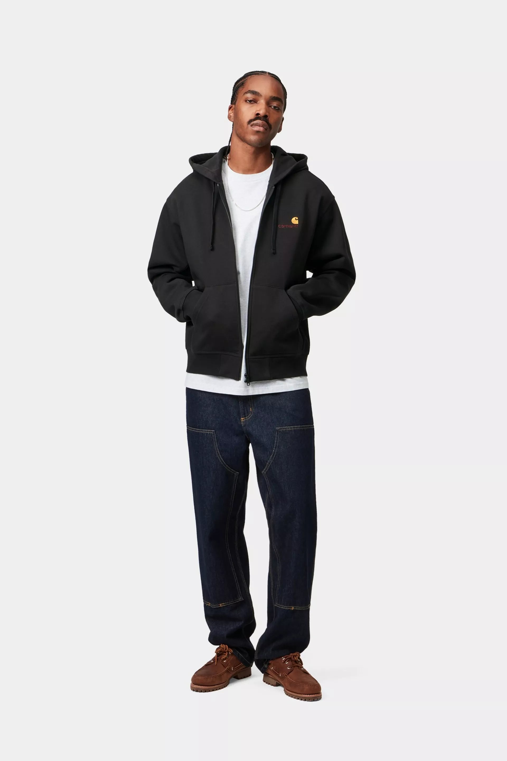 Carhartt miesten huppari Hooded American Script Jacket, musta on musta vetoketjullinen huppari, jossa on säätönyörillinen huppu ja etutaskut.