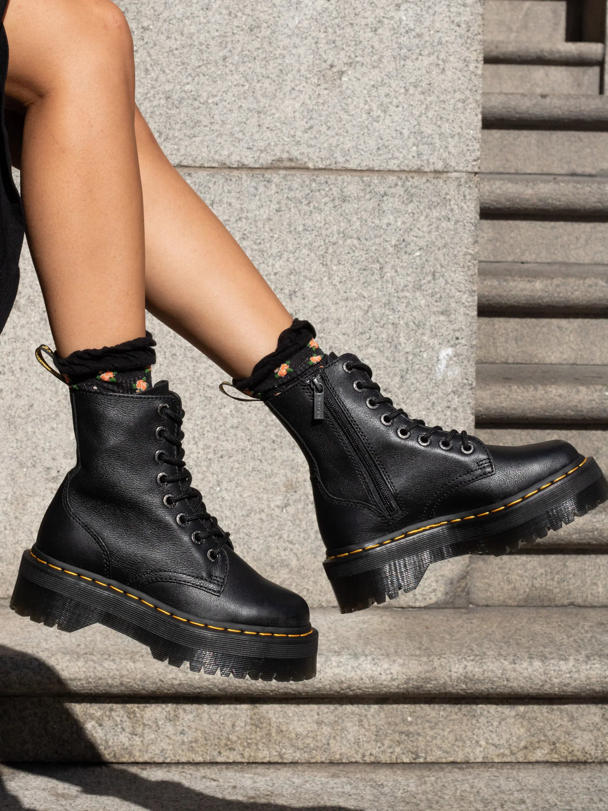 Dr. Martens naisten maiharit Jadon III Pisa Leather Platform Boots, musta