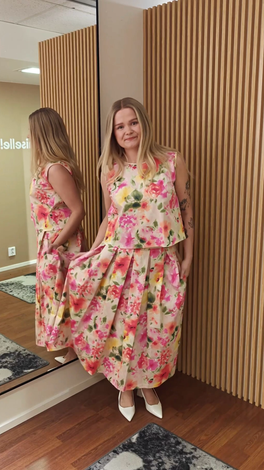 Sinnuu naisten toppi Elle, monivärinen kuosi