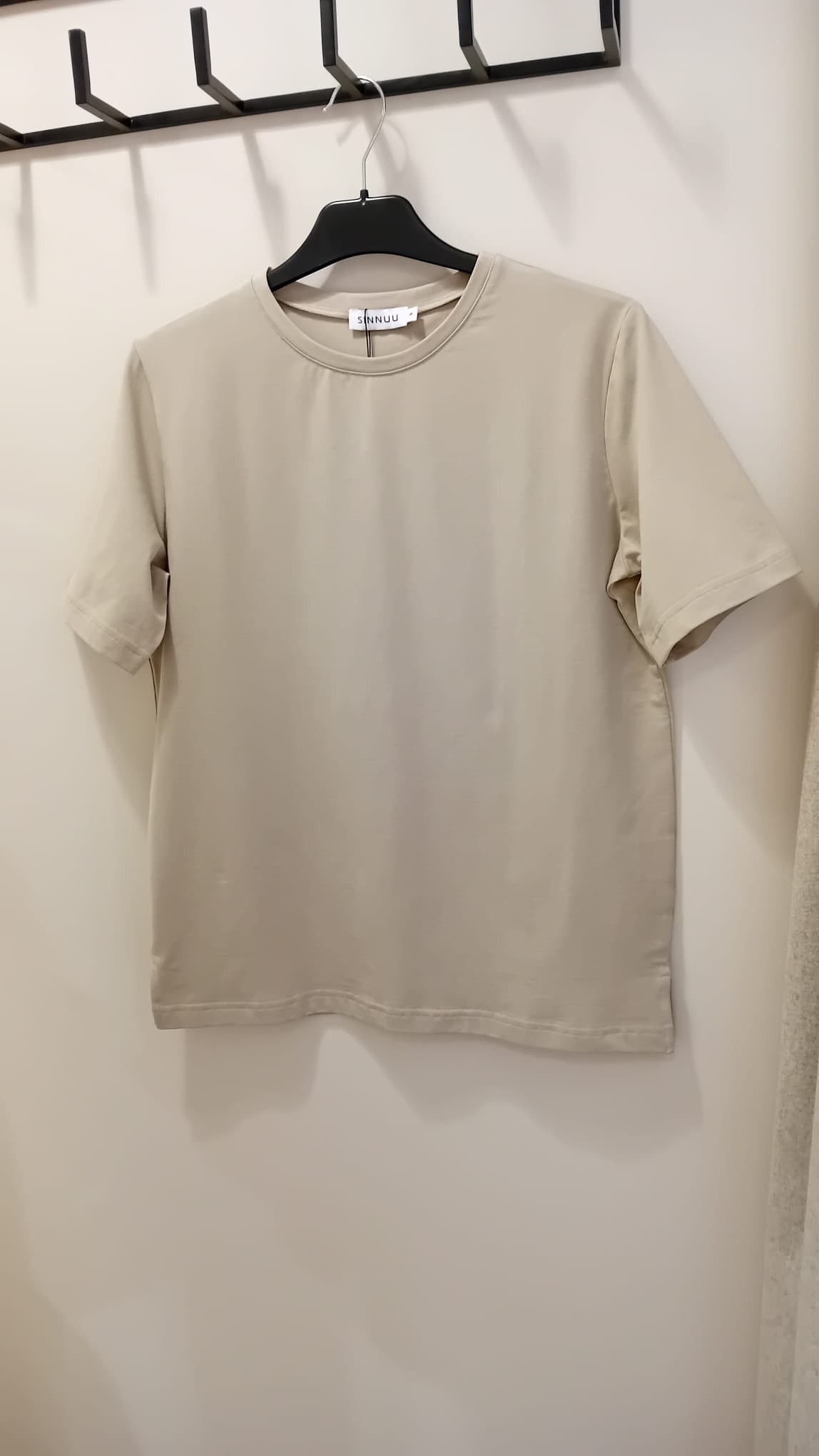 Sinnuu naisten t-paita Tess, vaalea beige