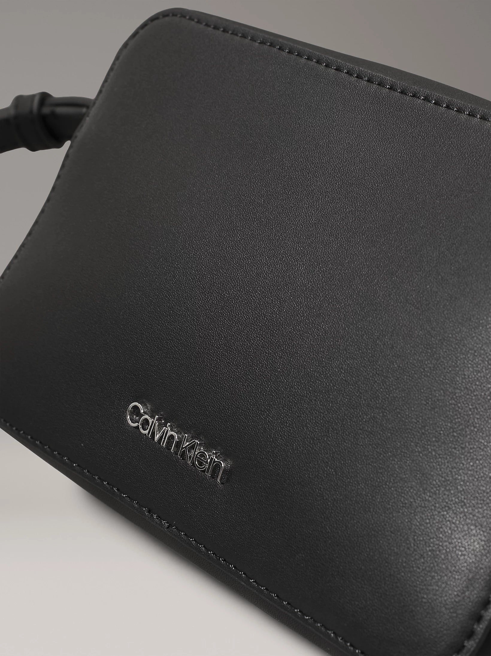 Calvin Klein Accessories laukku CK Must Camera Bag, musta