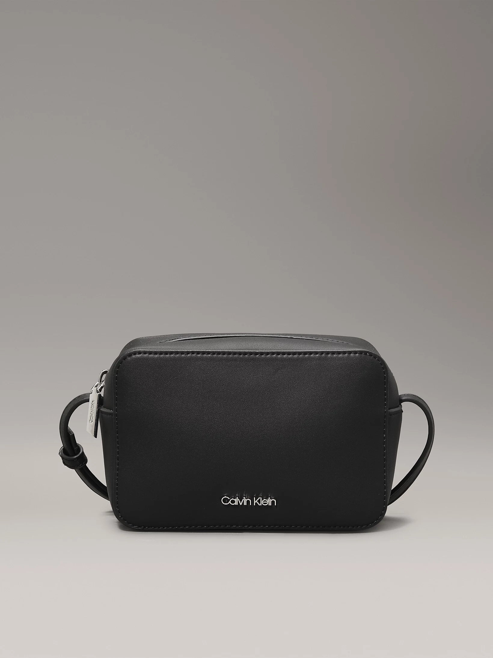 Calvin Klein Accessories laukku CK Must Camera Bag, musta