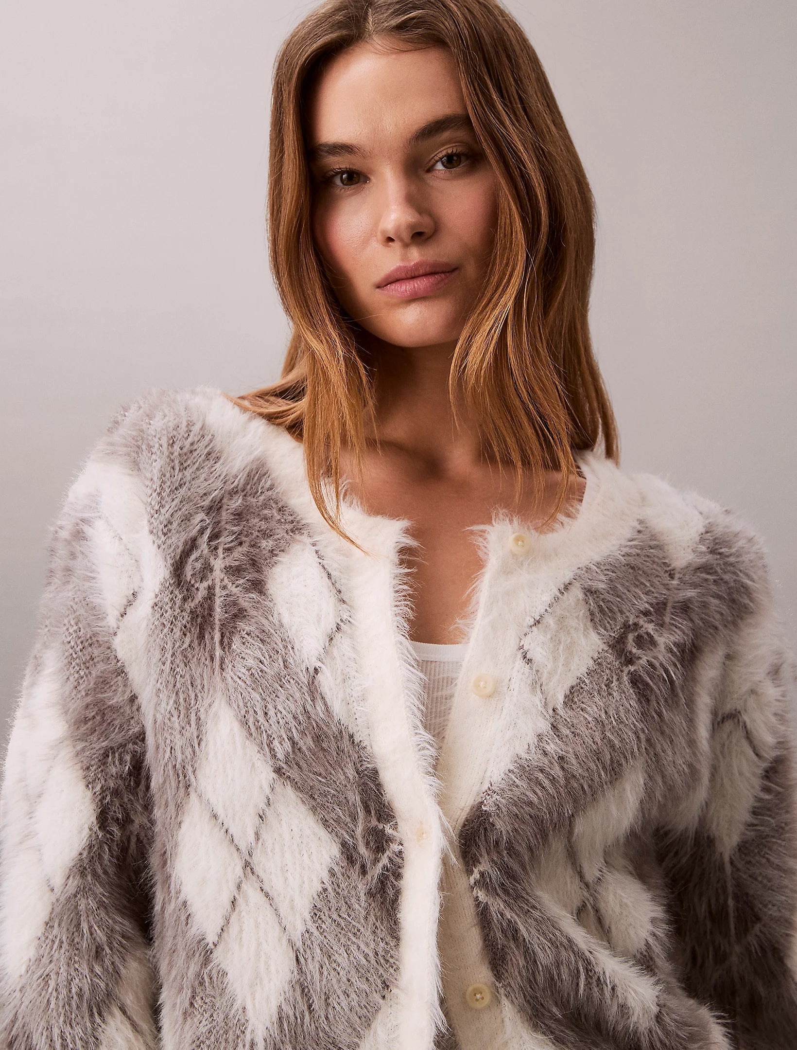 Calvin Klein Jeans naisten neuletakki Fuzzy Novelty Argyle Sweater, harmaa kuosillinen