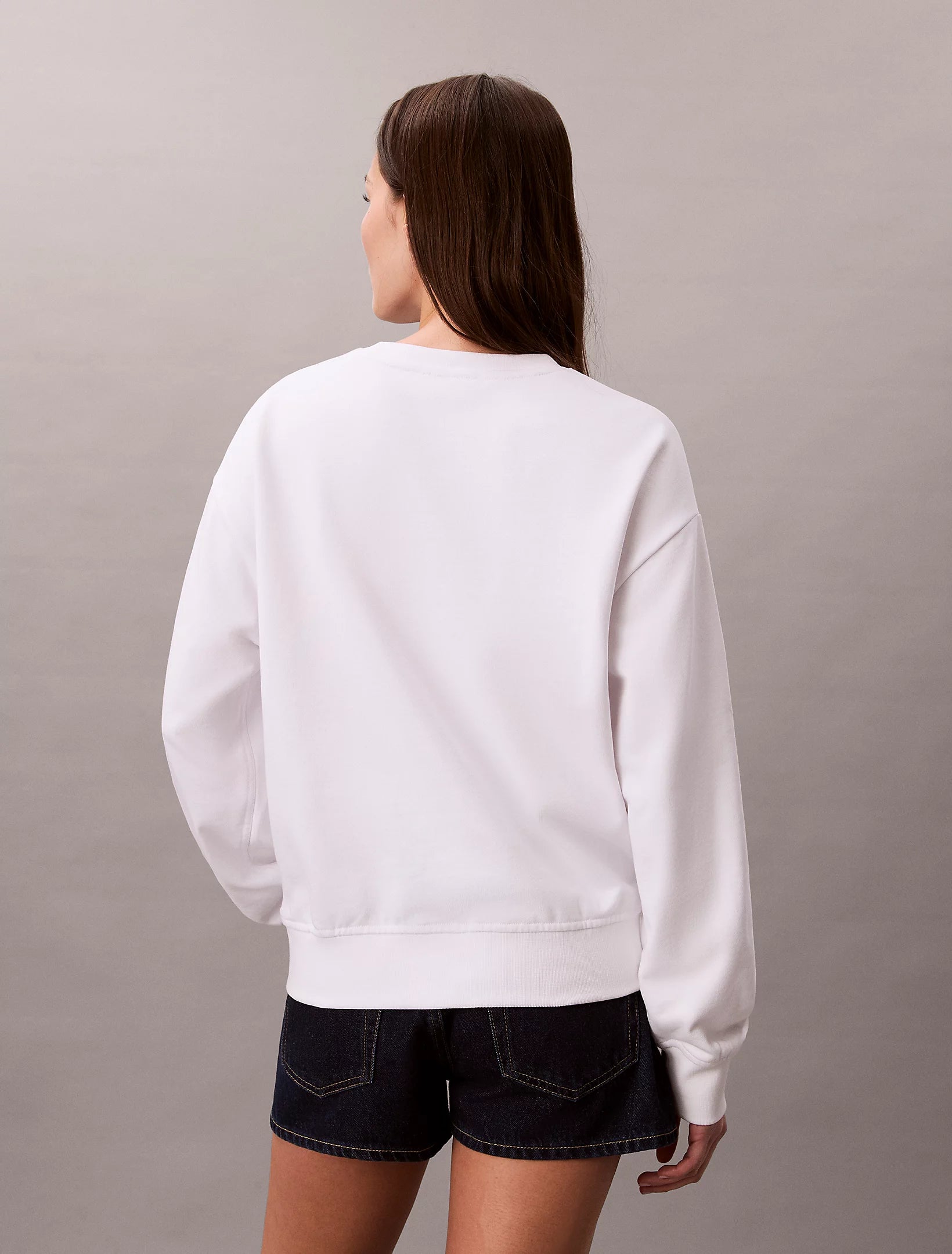 Calvin Klein Jeans naisten collegepaita Logo Graphic Crewneck Sweatshirt, valkoinen