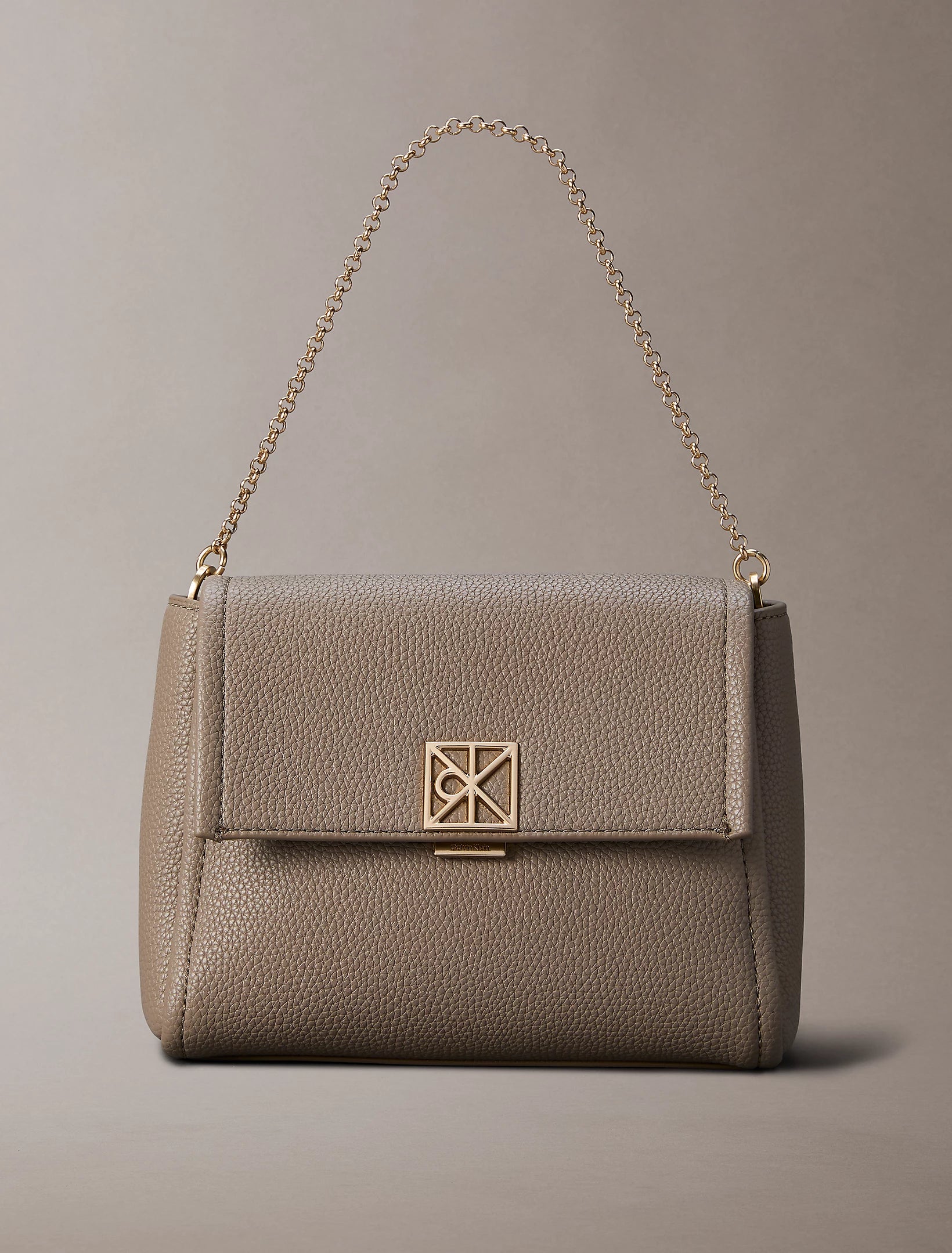 Calvin Klein Accessories naisten laukku K-Emblem HW Pebble Crossbody, vaalea beige