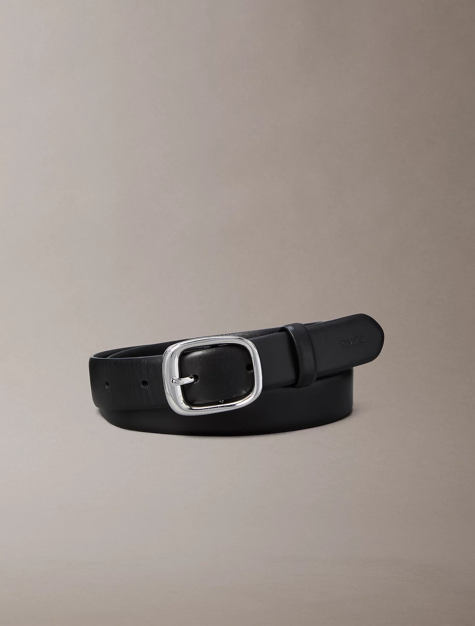 Calvin Klein Accessories naisten vyö Chunky Buckle 30MM Smooth, musta