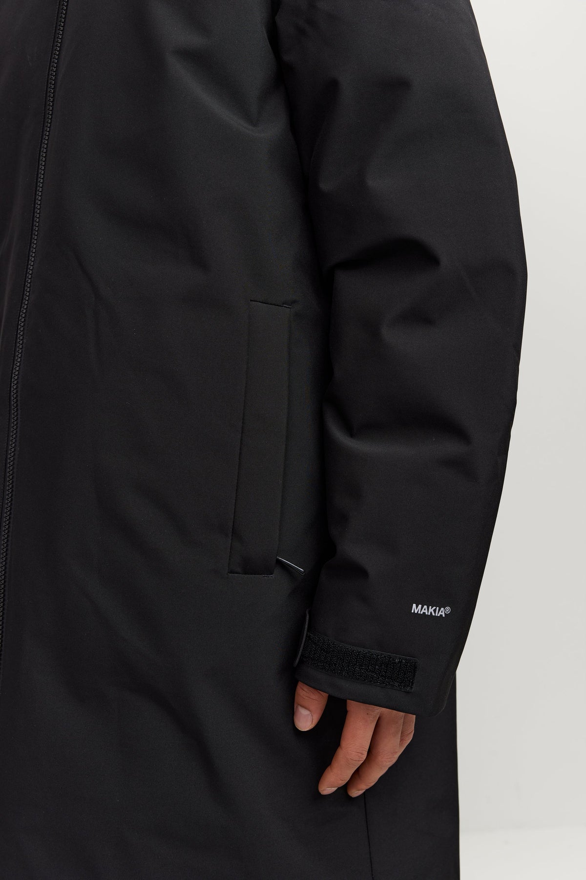 Makia miesten parkatakki Pacific Jacket, musta