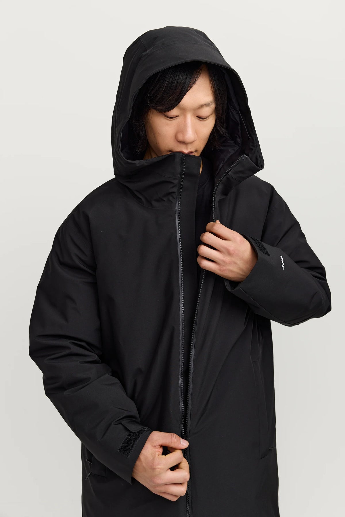 Makia miesten parkatakki Pacific Jacket, musta