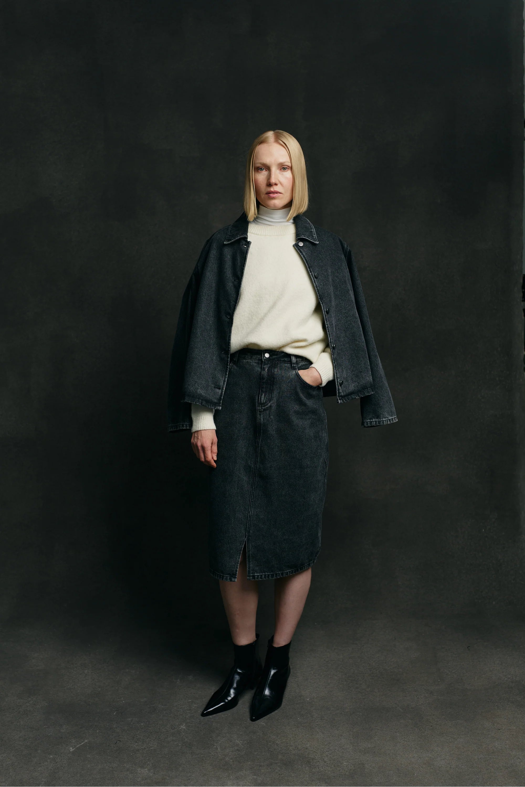 Makia naisten farkkuhame Janet Denim Skirt, musta