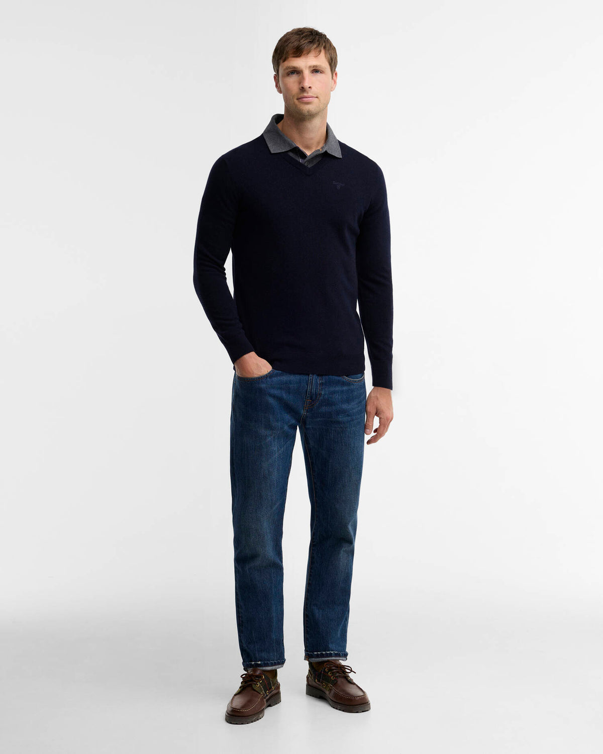 Barbour miesten neulepusero Essential Lambswool V-Neck, tummansininen