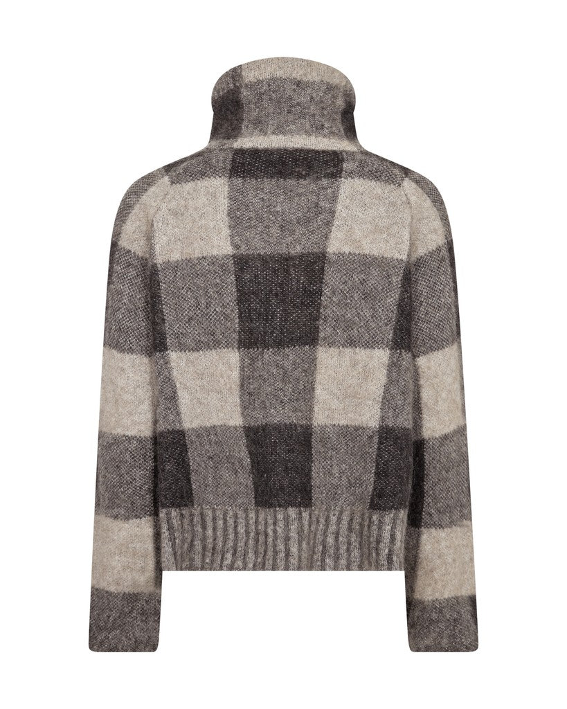 Mos Mosh naisten neulepusero Maija Check Knit, musta ruutu, takaa nähtynä. Pehmeä neule, korkea kaulus, pitkät hihat ja väljä leikkaus.