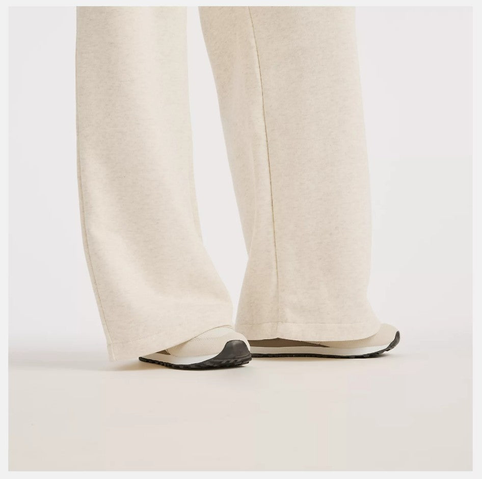 New Balance naisten collegehousut Trackside Fleece Pant, Beige