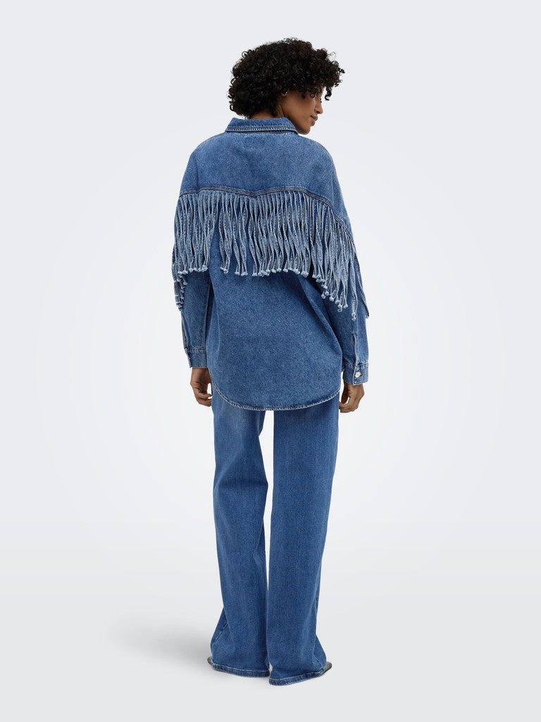 Only naisten farkkutakki Maureen LS Fringe Denim, Sininen, indigo takaa nähtynä, sininen indigodenim, väljä leikkaus ja pitkät hapsut selkäosassa ja hihoissa