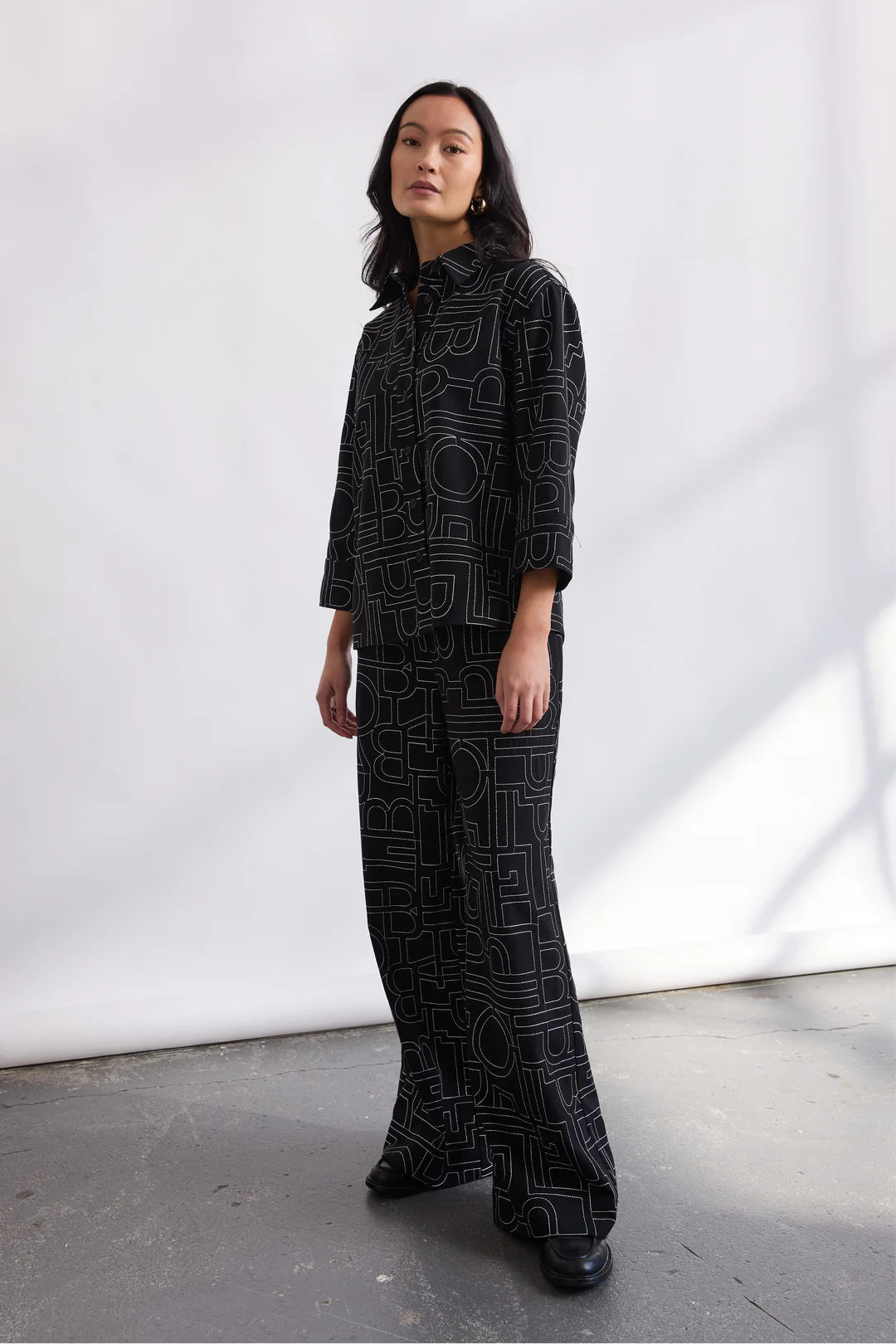 Philosophy Blues Original Naisten Suorat housut Mono Pants, musta kuosi