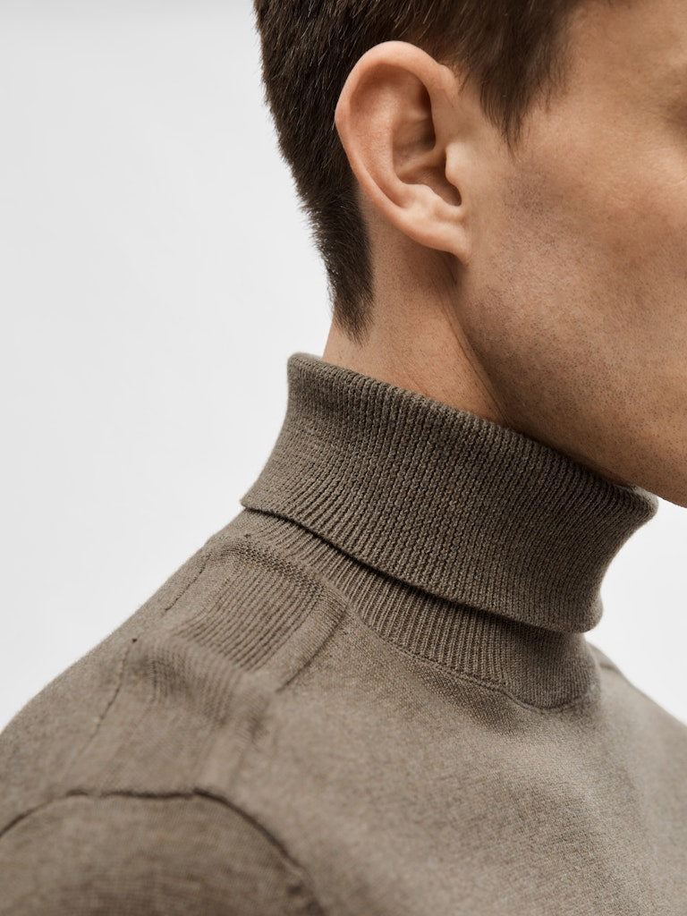 Selected Miesten Pooloneule Berg Roll Neck NOOS, Teak Melange