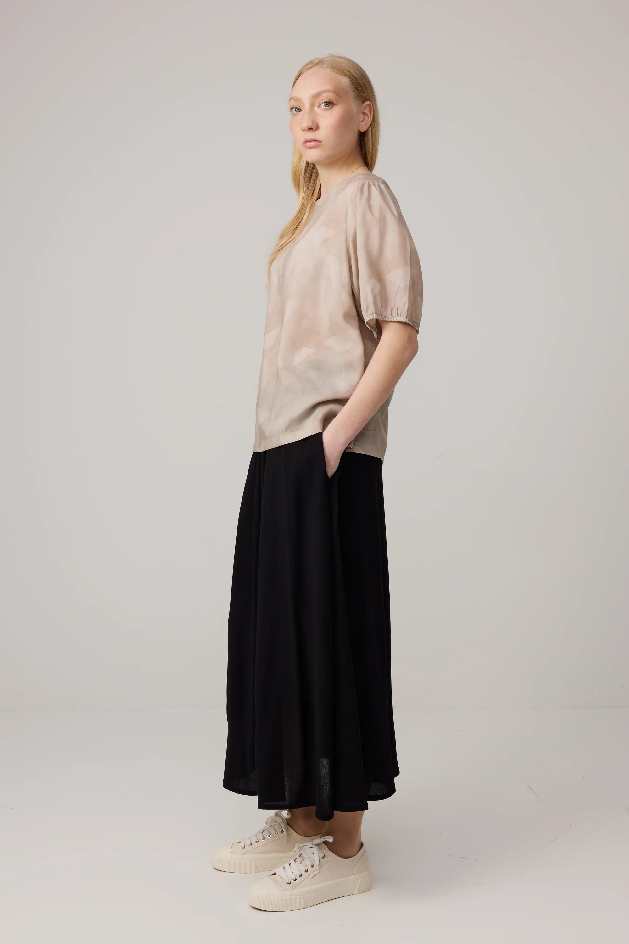 Makia naisten Puserot Papillone Blouse, Hiekka