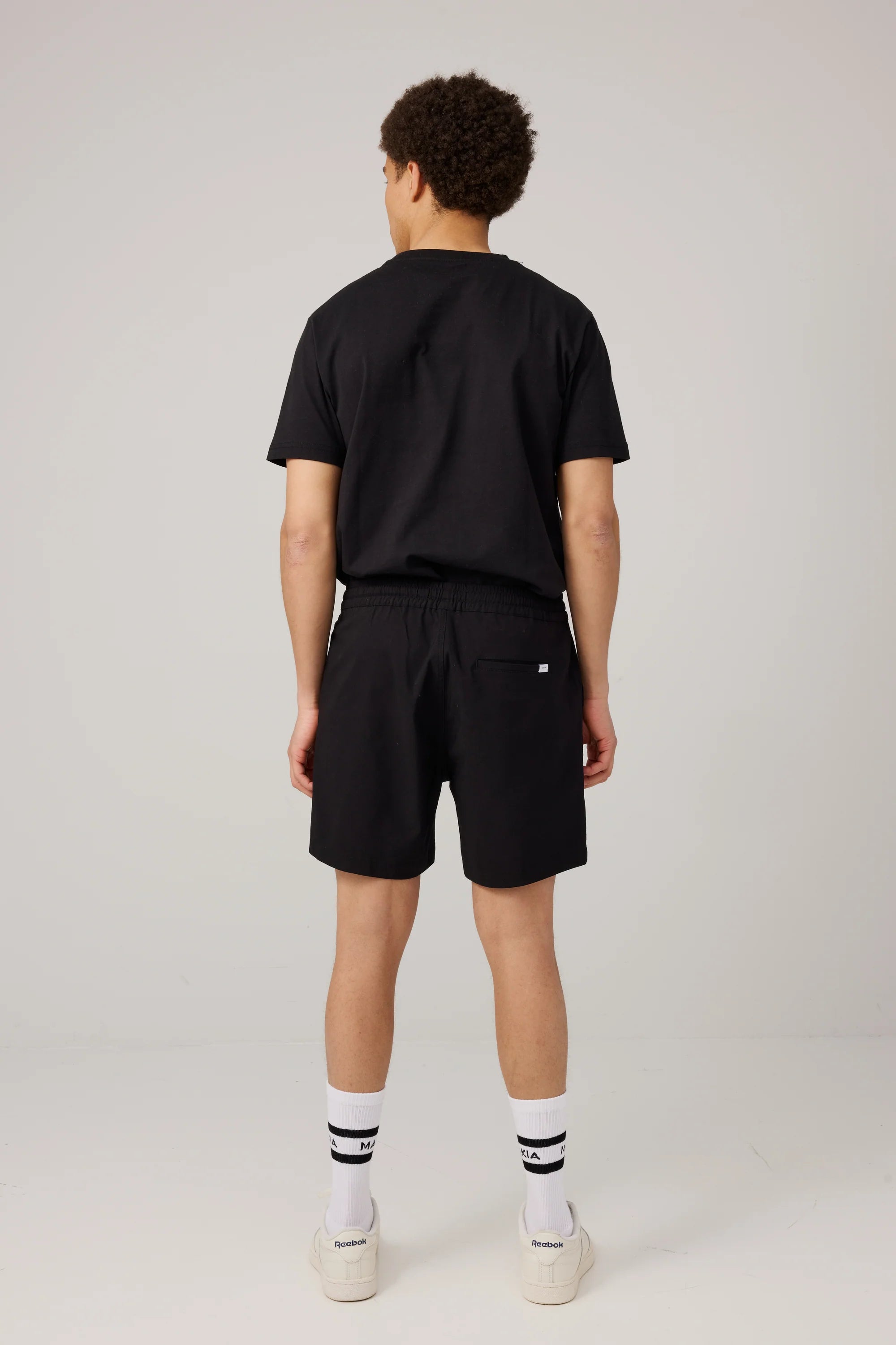 Makia miesten shortsit Shadow Hybrid, musta