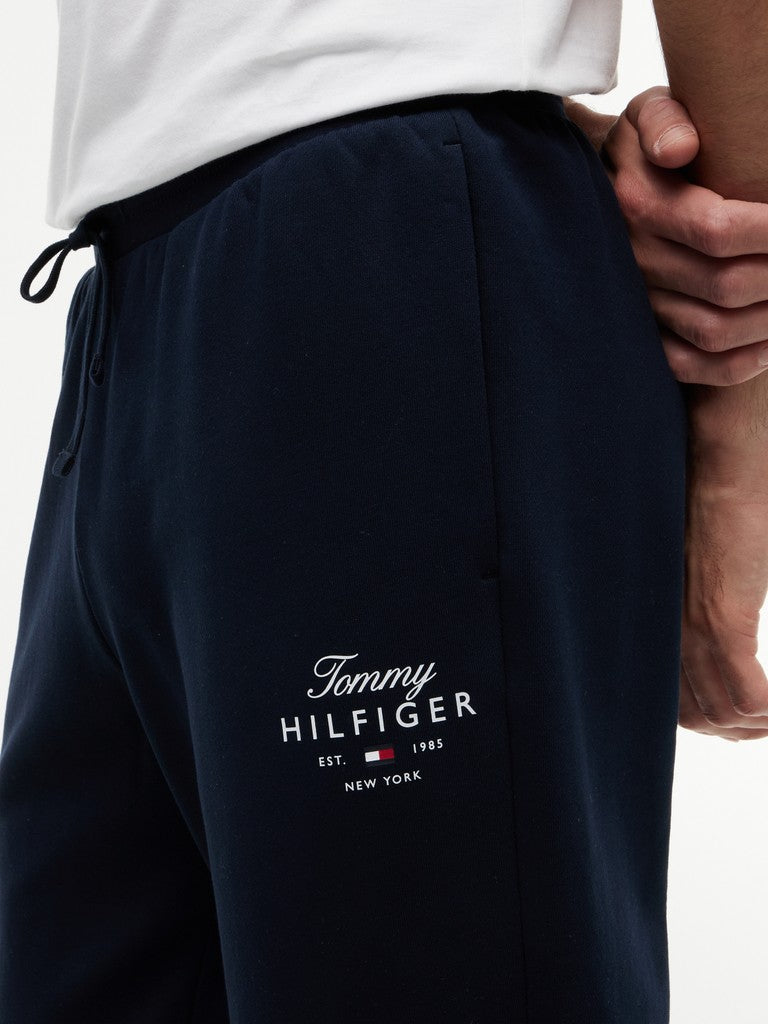 Tommy Hilfiger miesten collegehousut Script Stack Sweatpants, tummansininen
