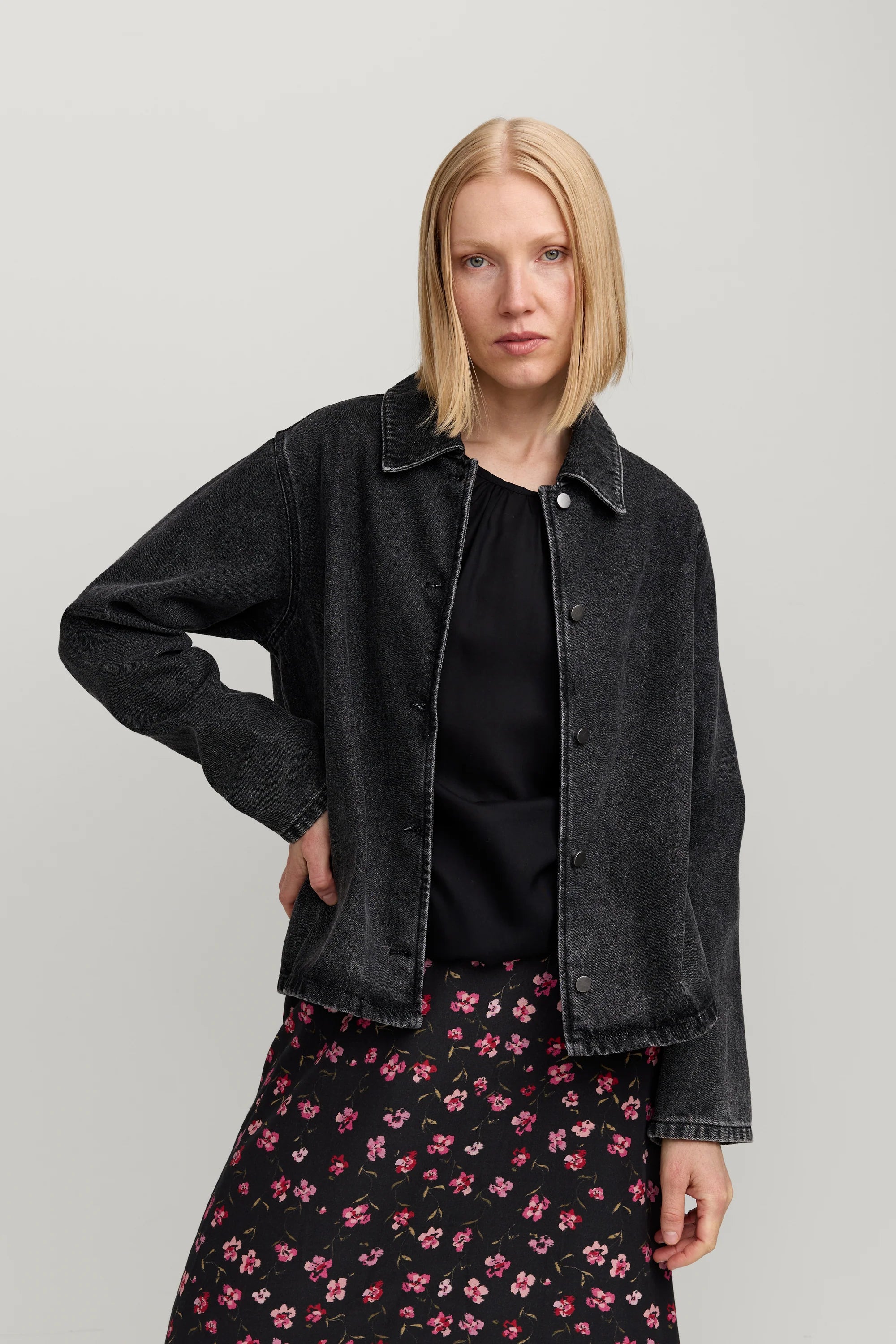 Makia naisten farkkupaita Janet Denim Overshirt, musta
