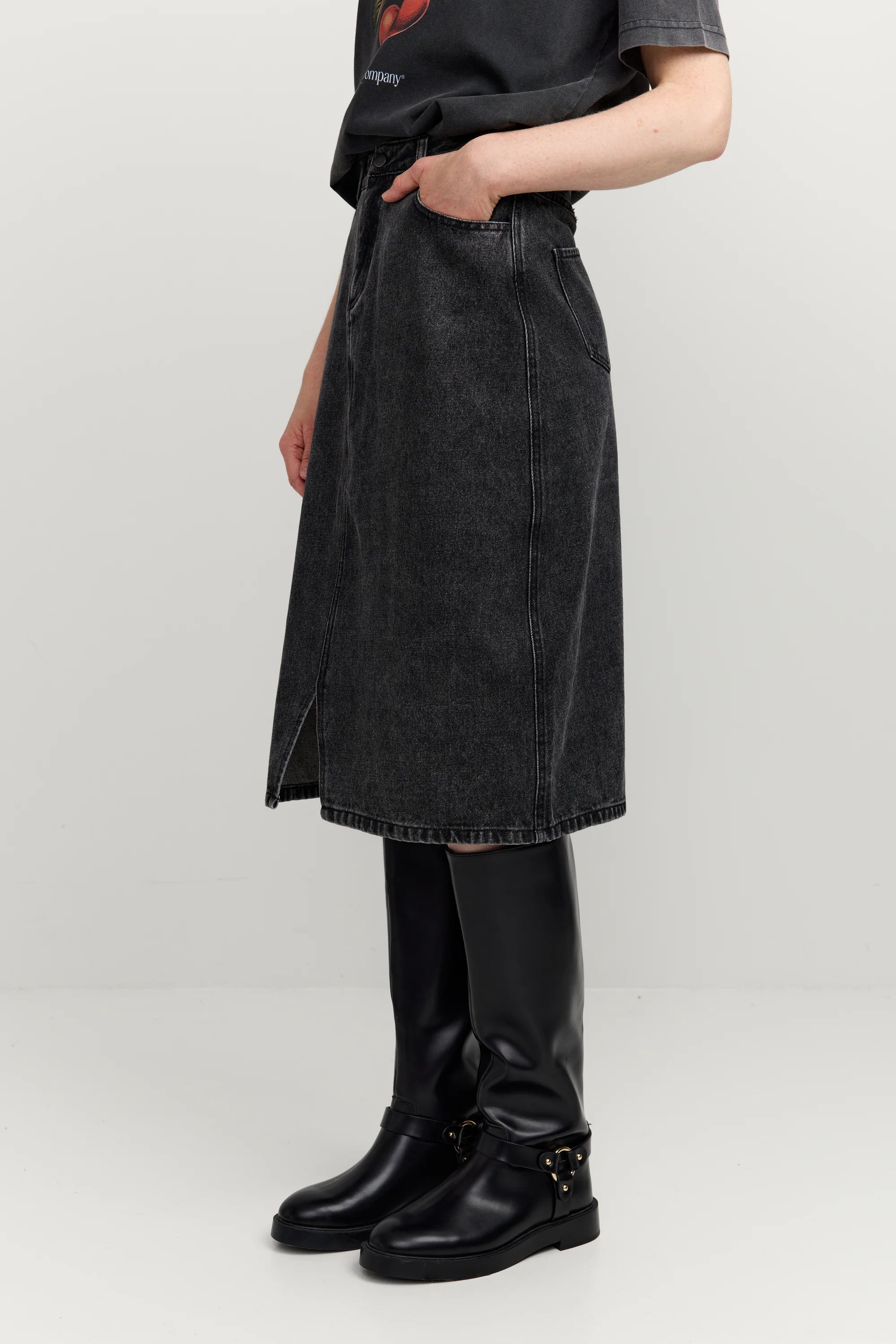 Makia naisten farkkuhame Janet Denim Skirt, musta