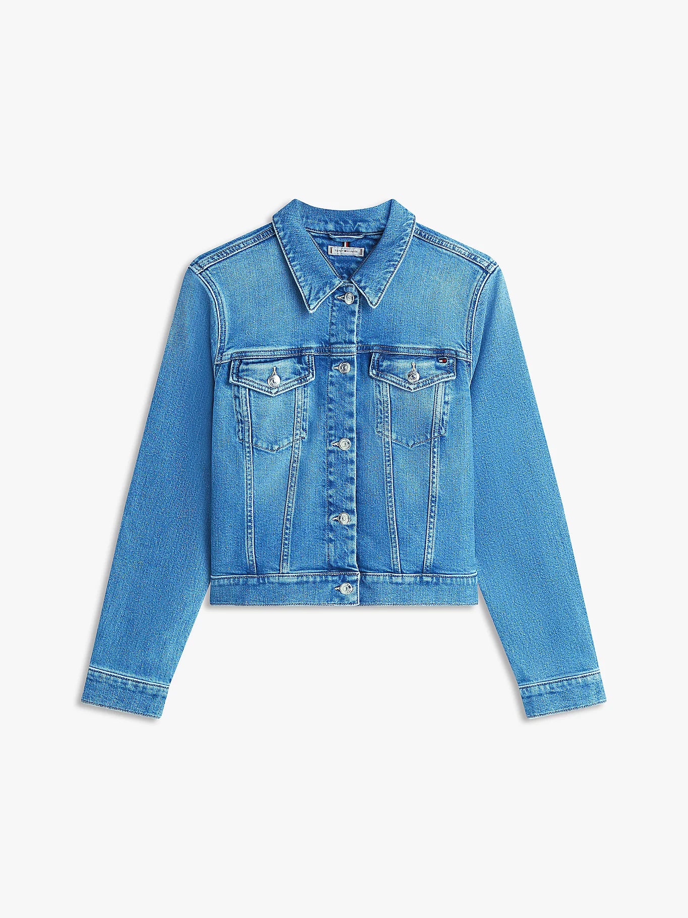 Tommy Hilfiger naisten farkkutakki DNM Finn Slim Jacket, sininen, on slim-fit leikkauksella varustettu klassinen farkkutakki, jossa on kirkkaan sininen indigonsävy ja etutaskut.