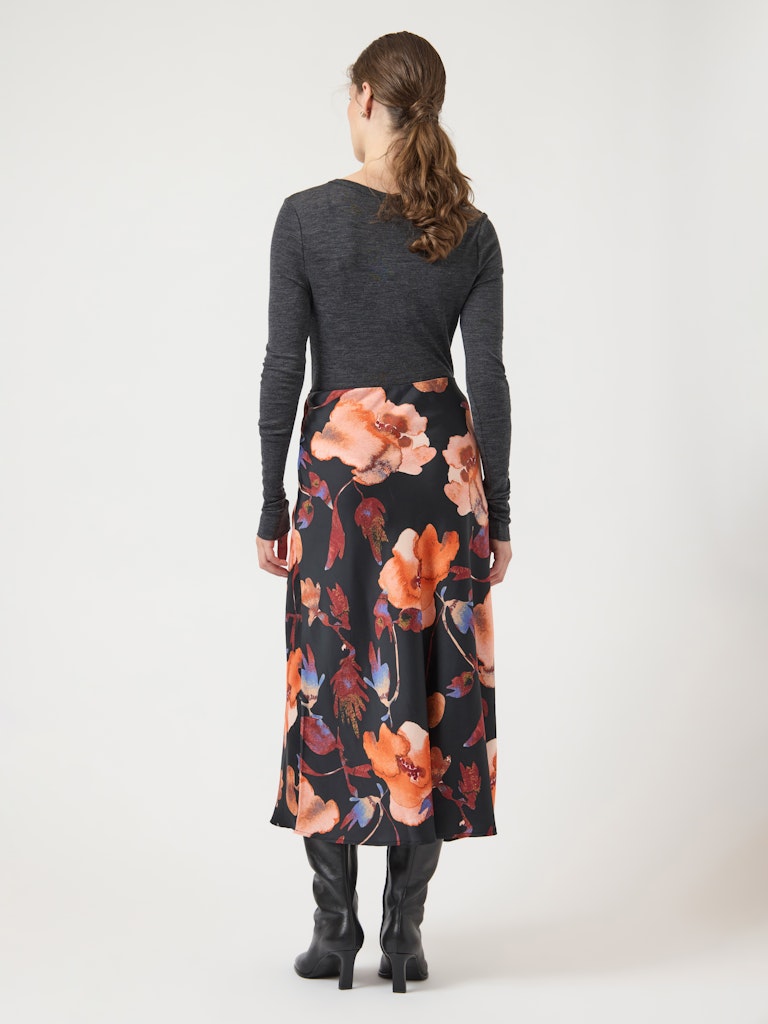 Y.A.S naisten hame YASPELLA HW MIDI SKIRT S. NOOS, Black Pilana