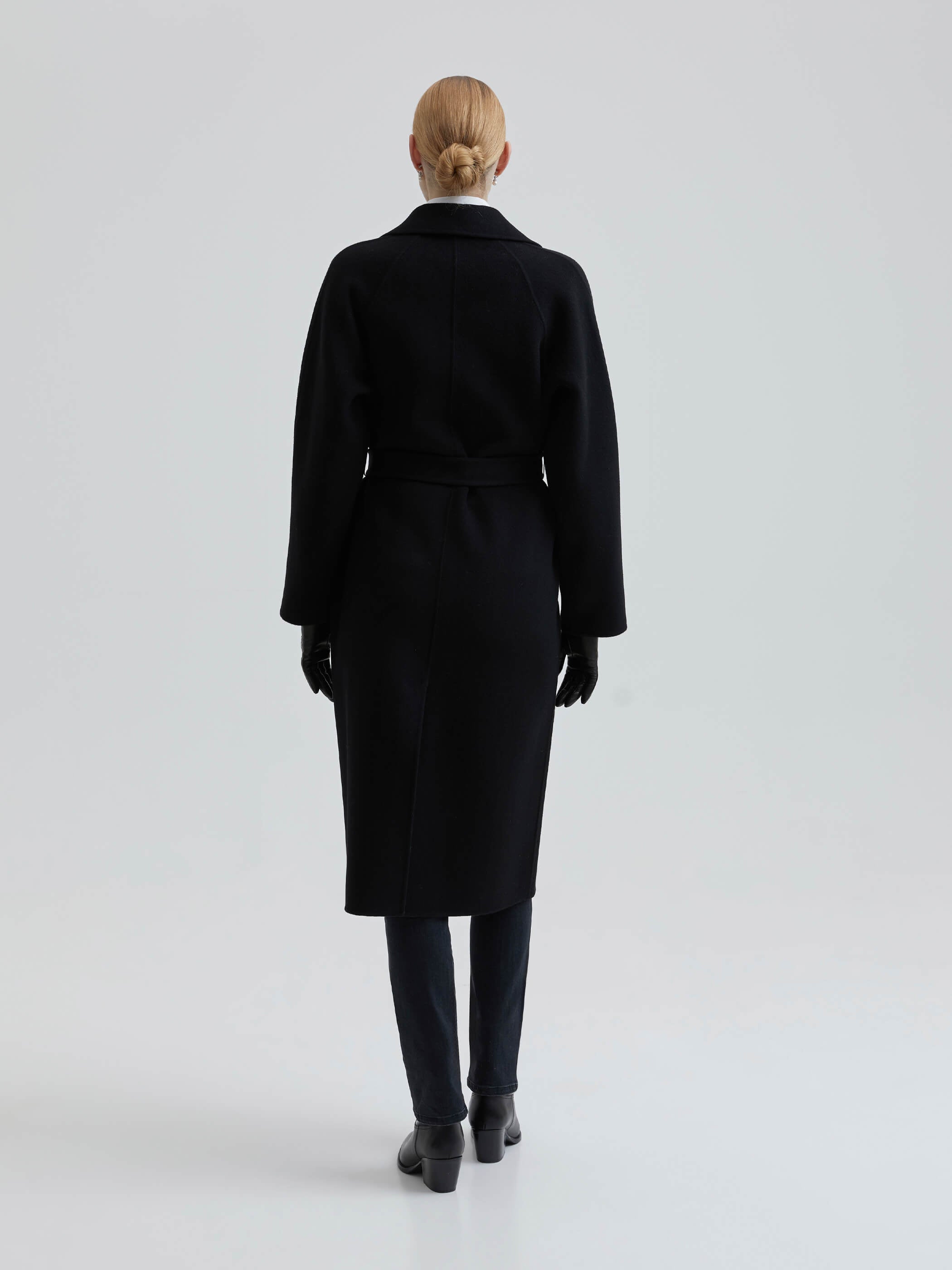 andiata-naisten-villakangastakki-levia-coat-100-wool-musta-4