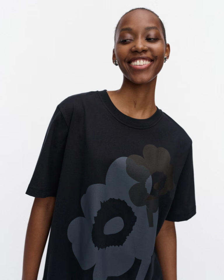 Marimekko unisex t-paita Embla Unikko Placement Kioski, musta kuosi