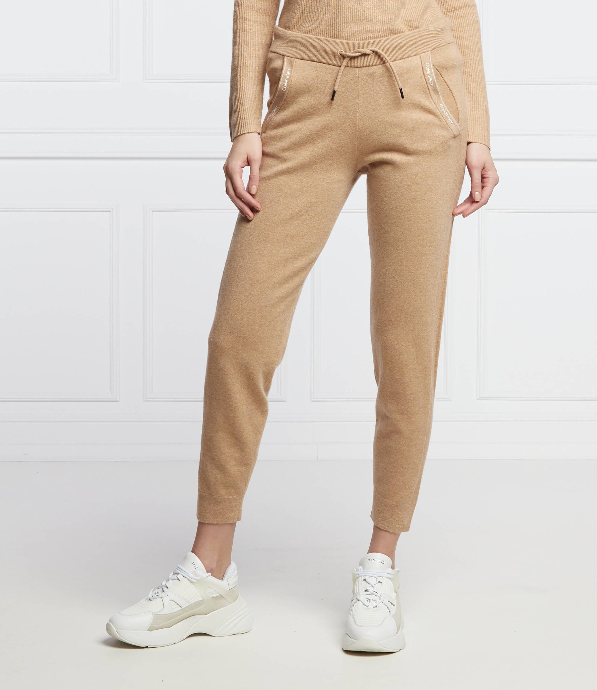 calvin-klein-housut-essential-rib-knitted-jogger-kameli-1
