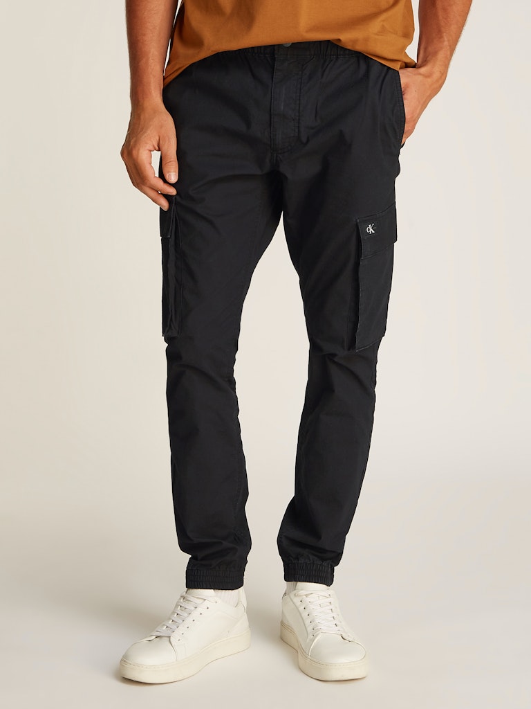 calvin-klein-jeans-miesten-housut-sknny-cargo-musta-2