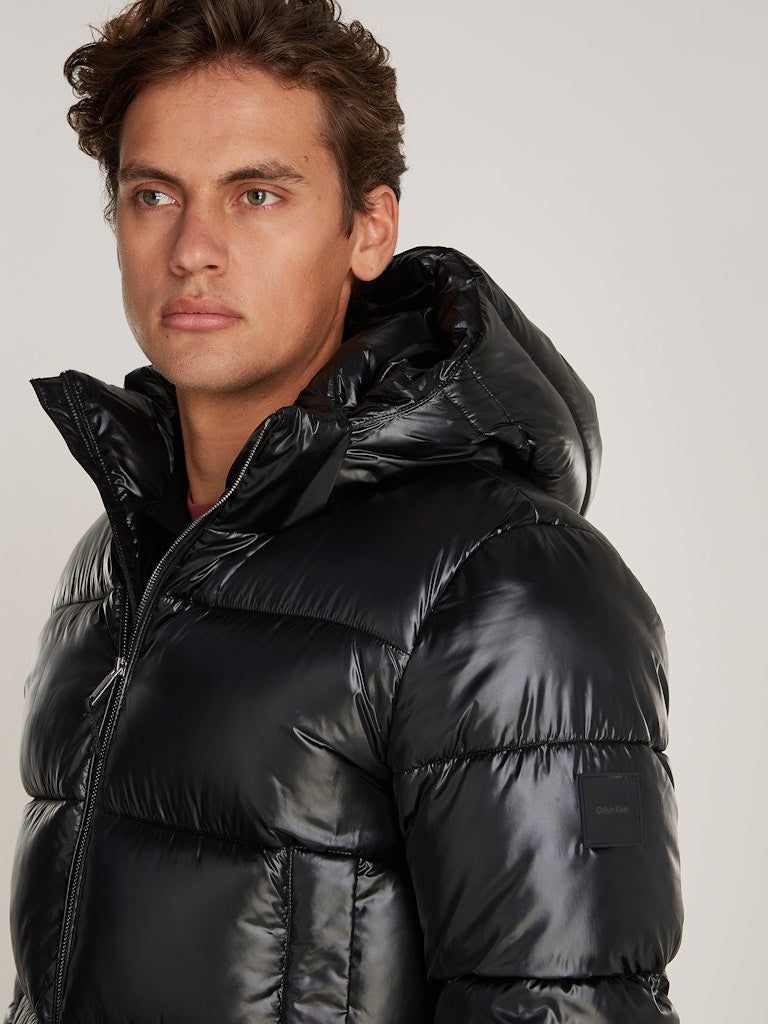 calvin-klein-jeans-miesten-takki-hooded-quilt-puffer-mw-gloss-musta-3
