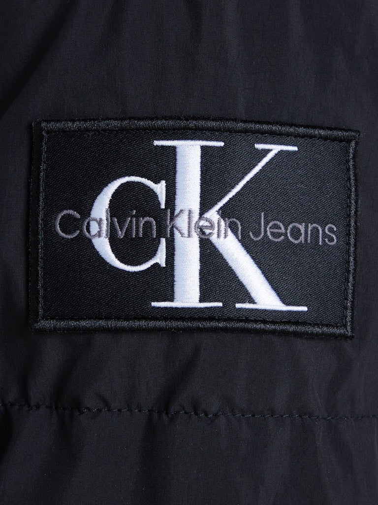 calvin-klein-jeans-miesten-toppatakki-essential-lw-padded-jacket-musta-6