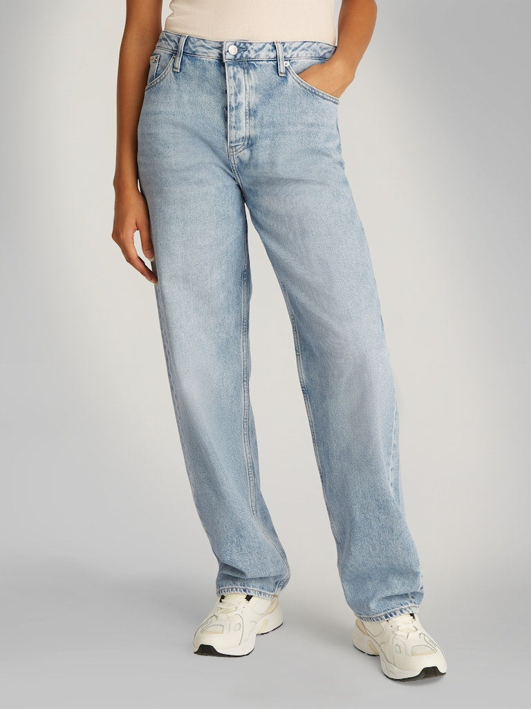 calvin-klein-jeans-naisten-farkut-90s-loose-vaaleansininen-3