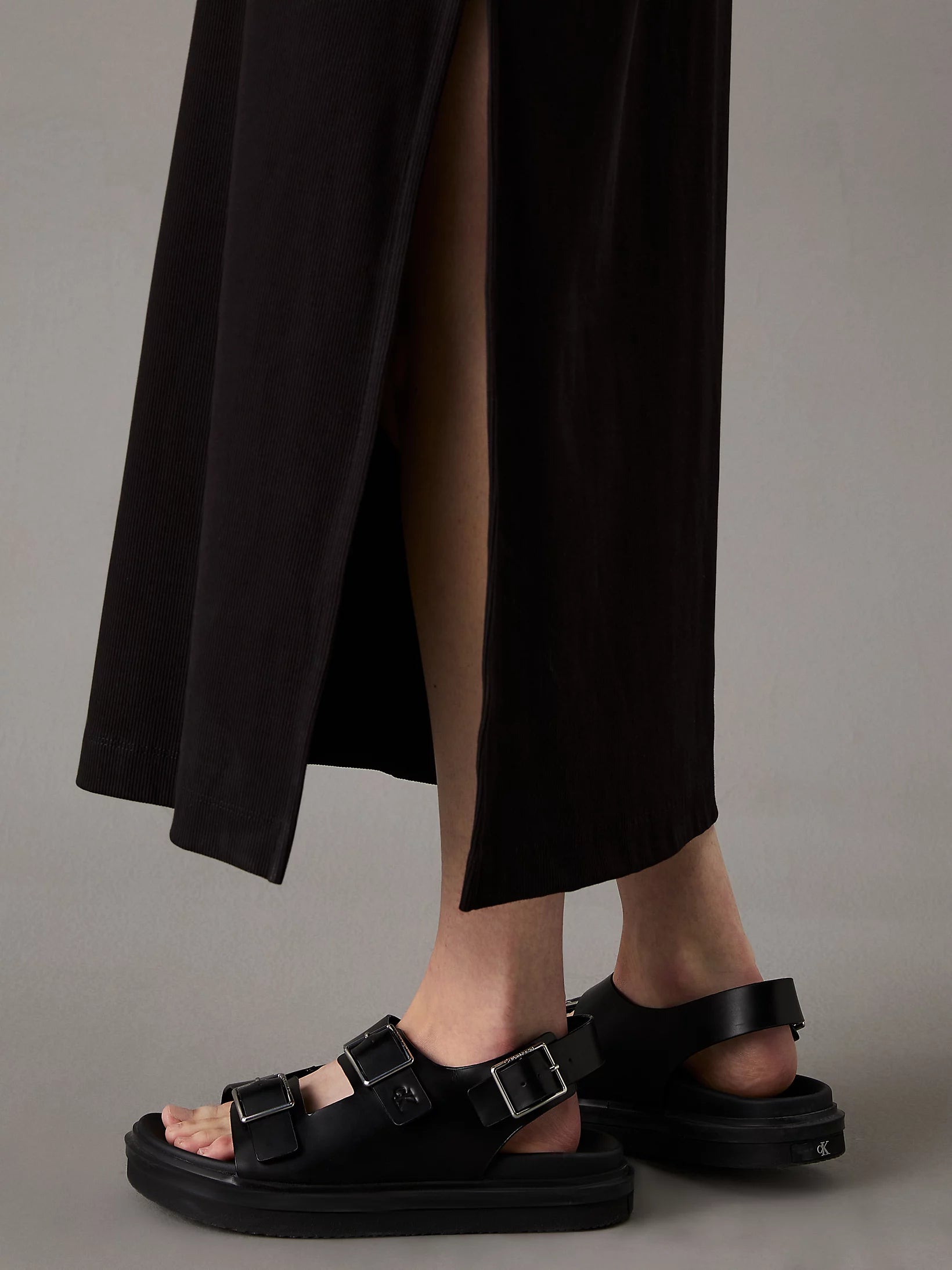 calvin-klein-jeans-naisten-mekko-k-monologo-long-rib-tee-dress-musta-3