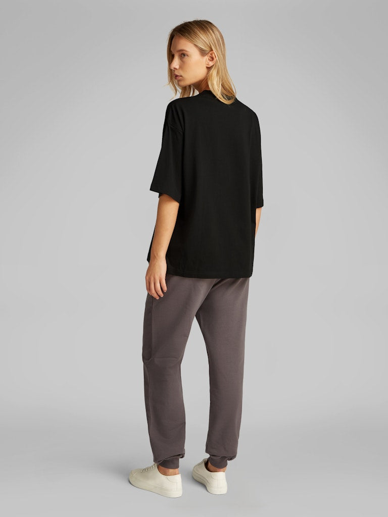 calvin-klein-jeans-naisten-t-paita-ss-ckj-logo-tee-musta-3