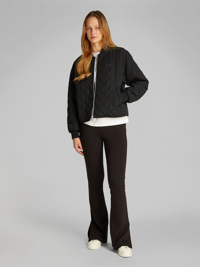 calvin-klein-jeans-naisten-tikkitakki-k-lw-quilted-jacket-musta-3