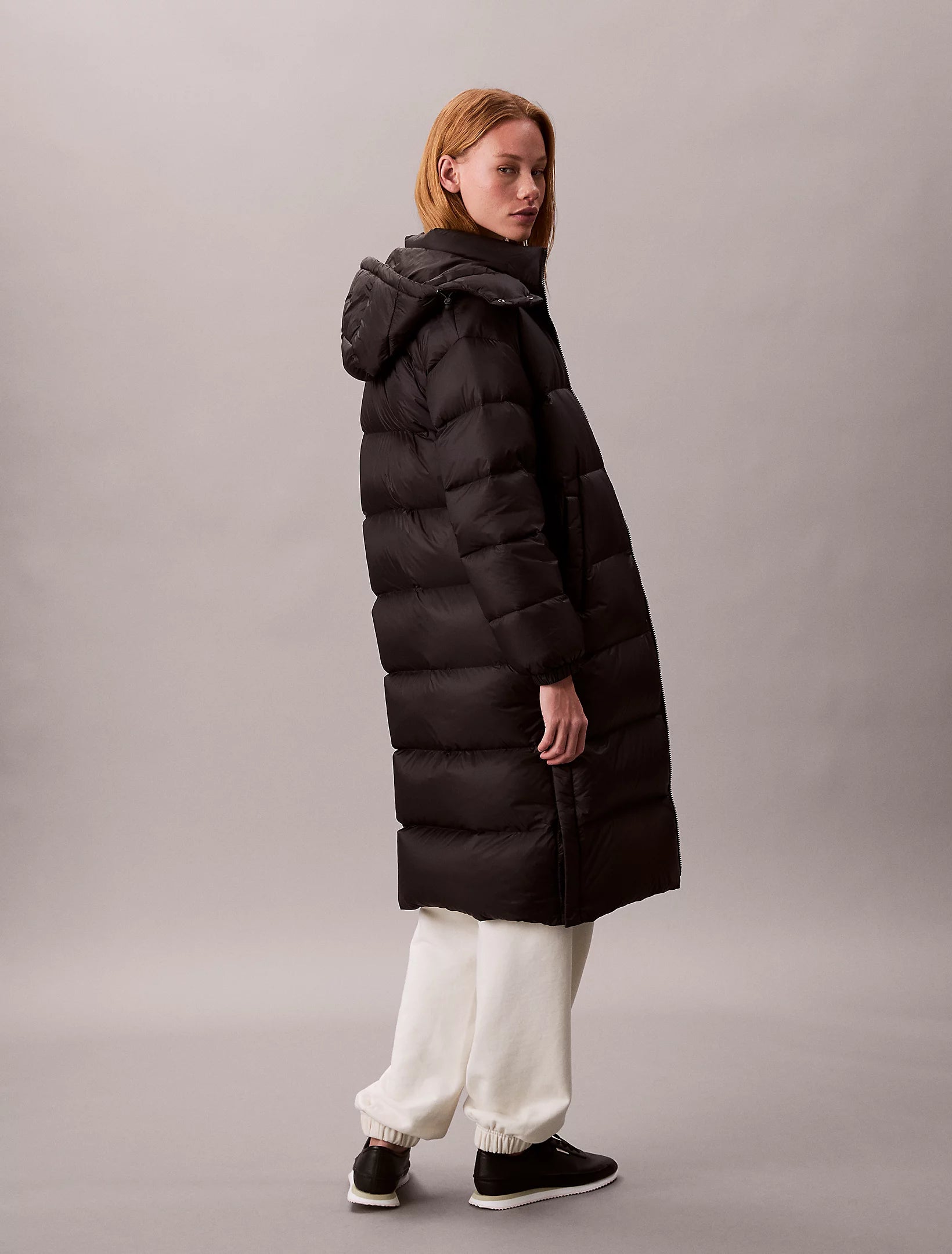 calvin-klein-jeans-naisten-untuvatakki-essential-midweight-long-puffer-musta-5