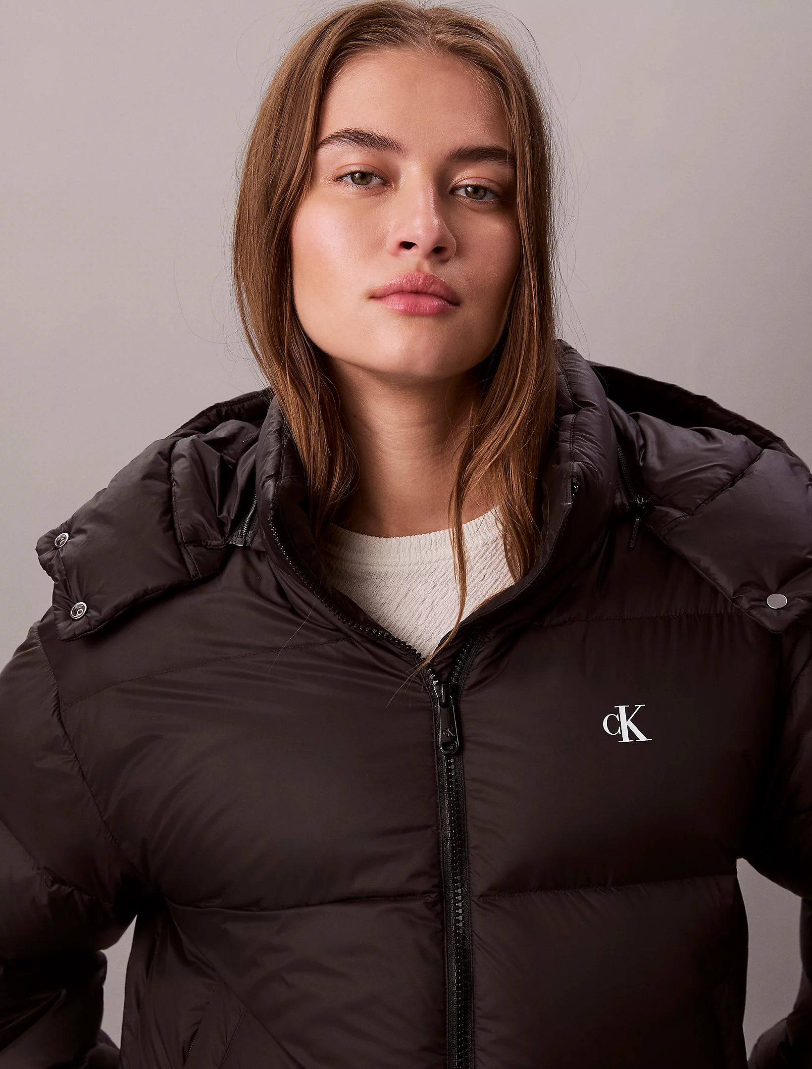 calvin-klein-jeans-naisten-untuvatakki-essential-midweight-puffer-jacket-musta-4