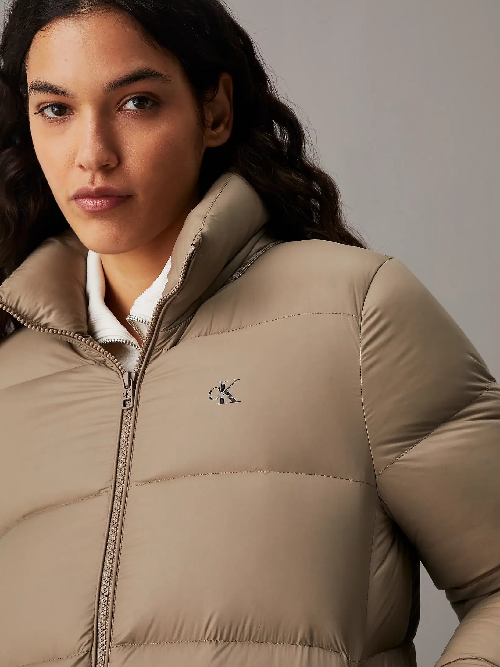 calvin-klein-jeans-naisten-untuvatakki-k-mw-down-short-puffer-beige-3
