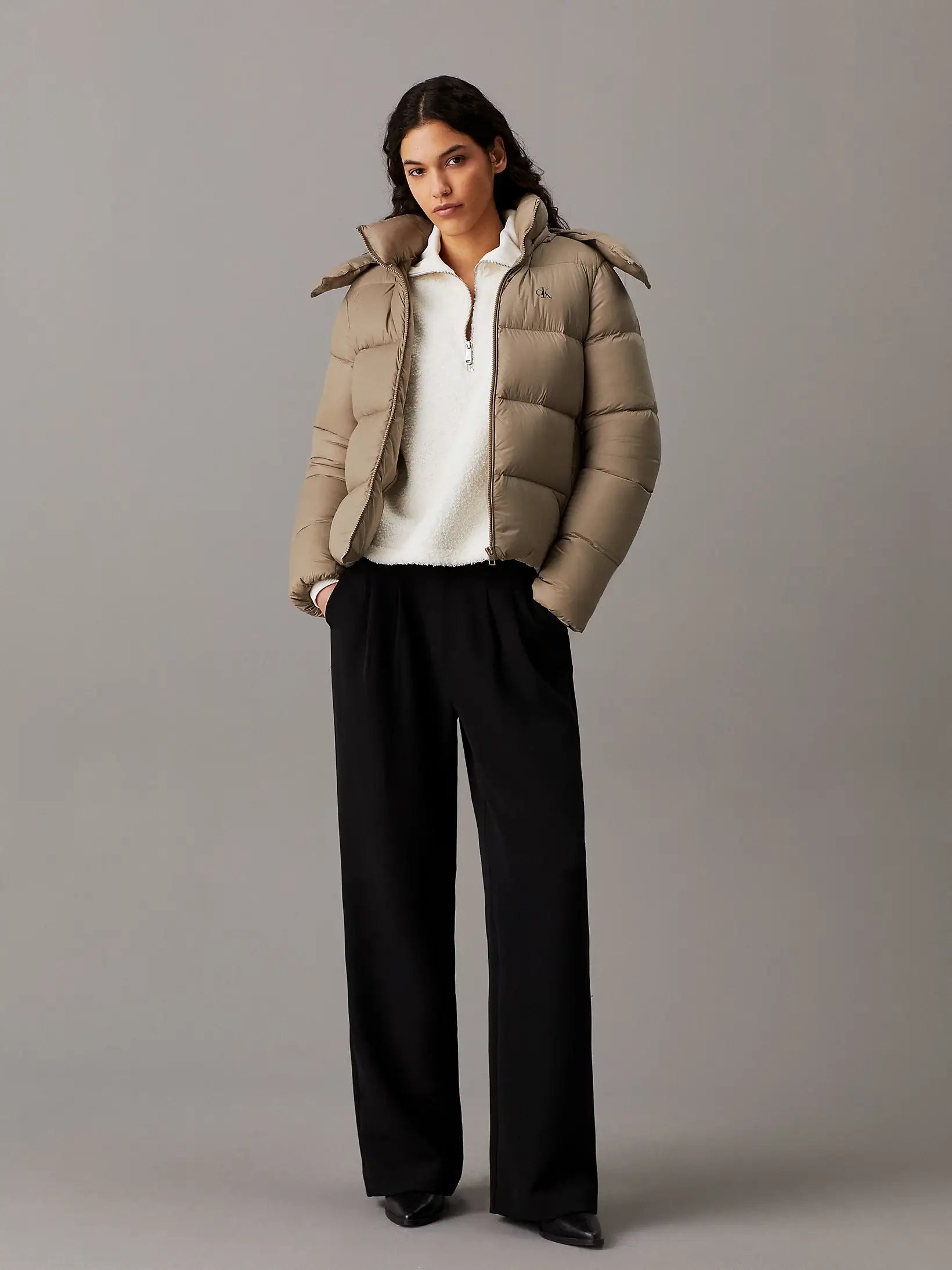 calvin-klein-jeans-naisten-untuvatakki-k-mw-down-short-puffer-beige-4