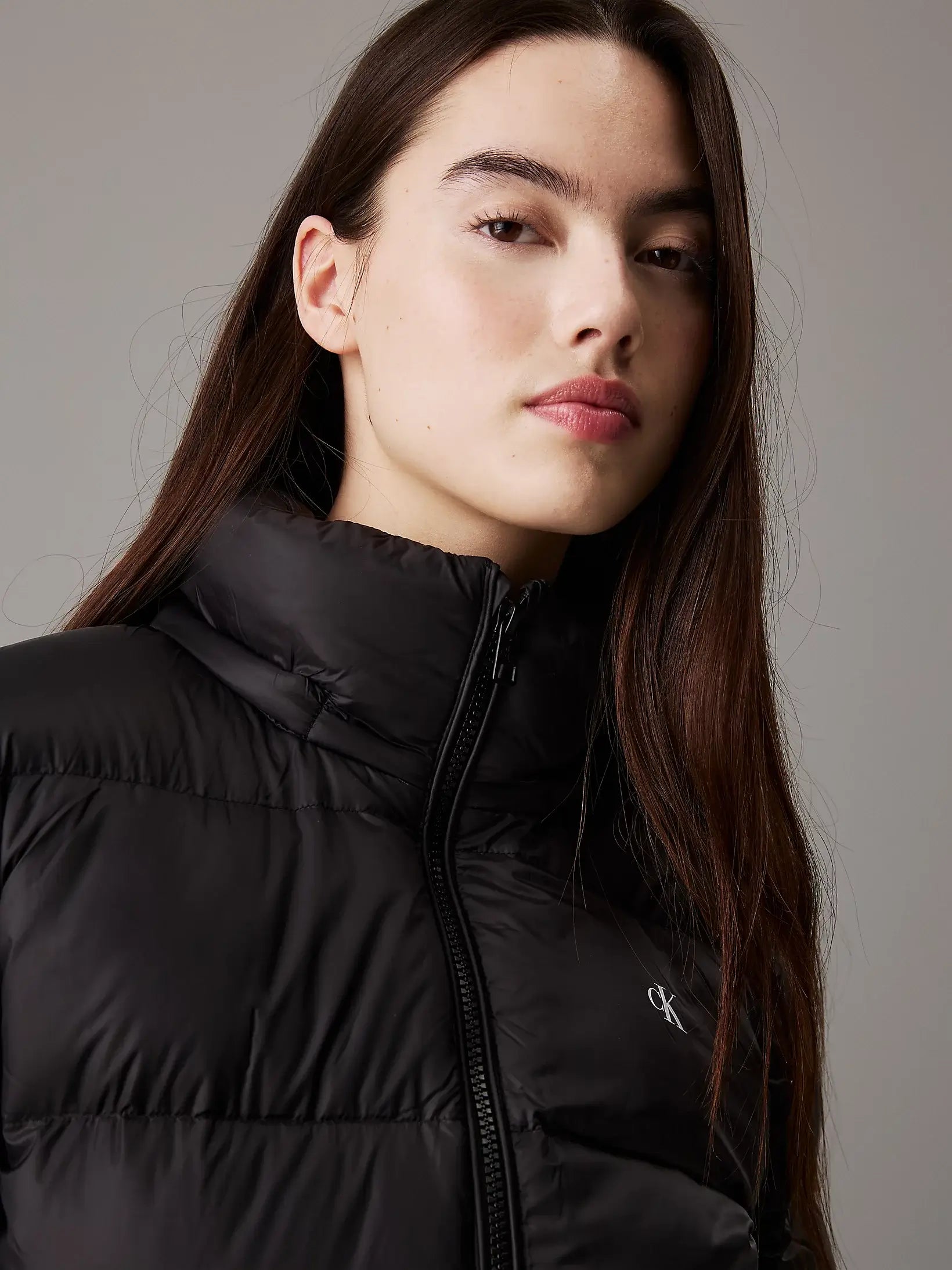 calvin-klein-jeans-naisten-untuvatakki-k-mw-down-short-puffer-musta-4