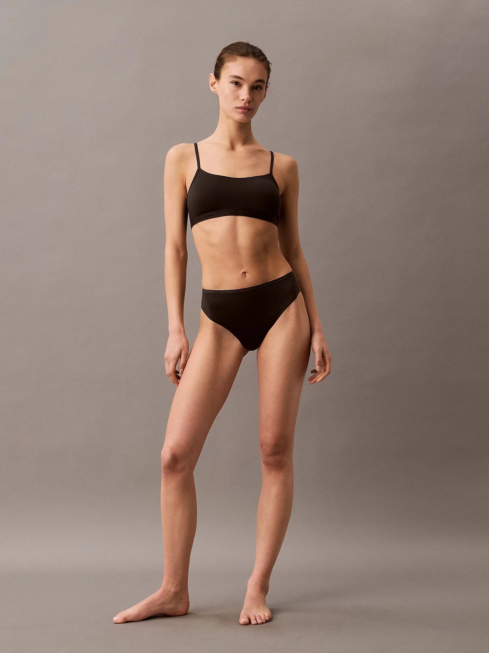 calvin-klein-naisten-alushousut-ck-bikini-musta-1