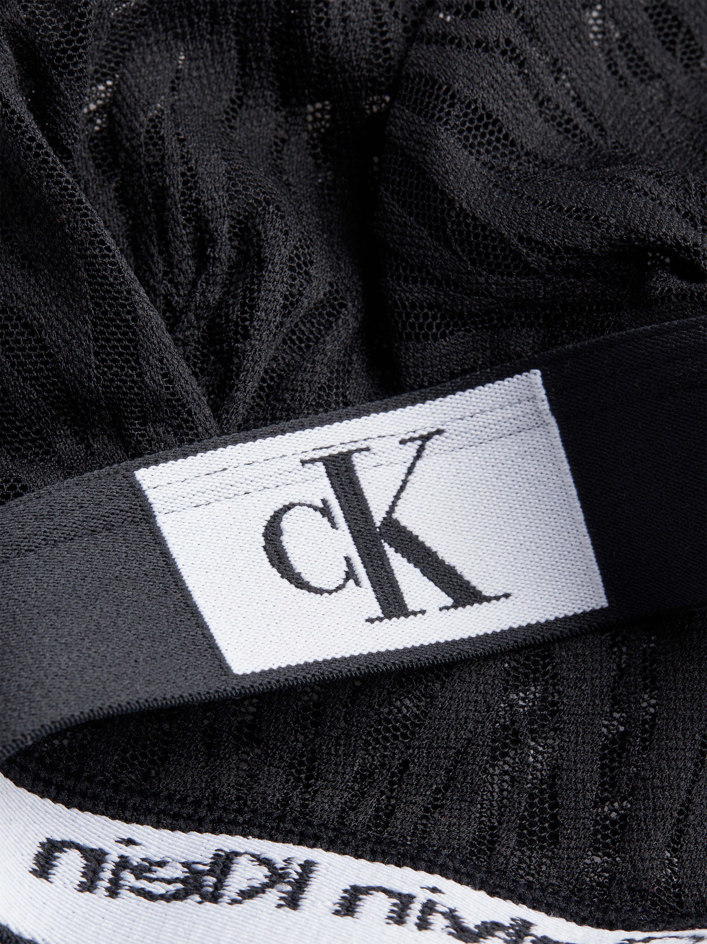 calvin-klein-naisten-rintaliivit-ck-unlined-triangle-musta-3