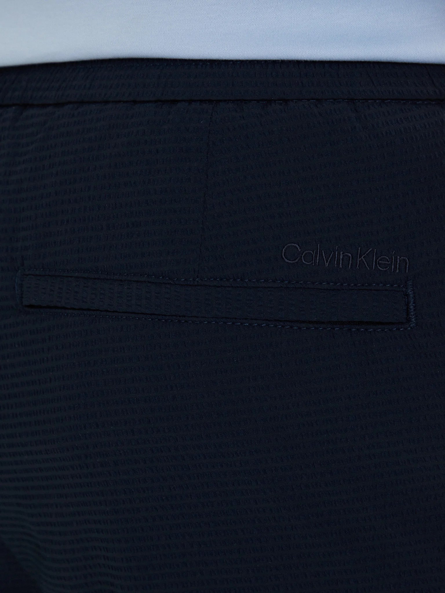 Calvin Klein Menswear miesten shortsit Straight Seersucker Elastic 7", tummansininen